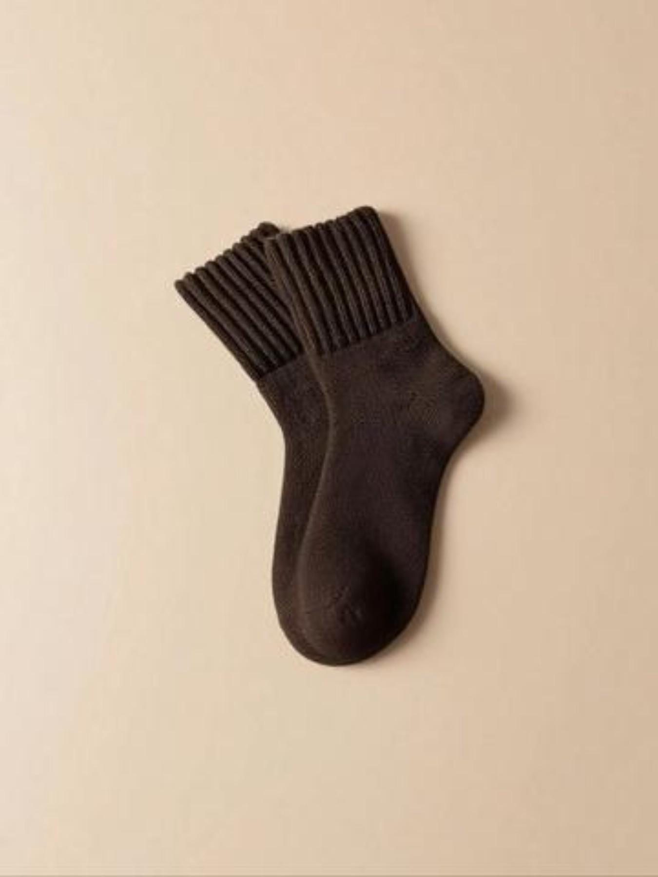 Women's Plain Mid-Calf Crew Socks, Warm Fuzzy Thickened Socks, Ideal for Sports and Fitness, Casual All-Season Slim-Fit Socks