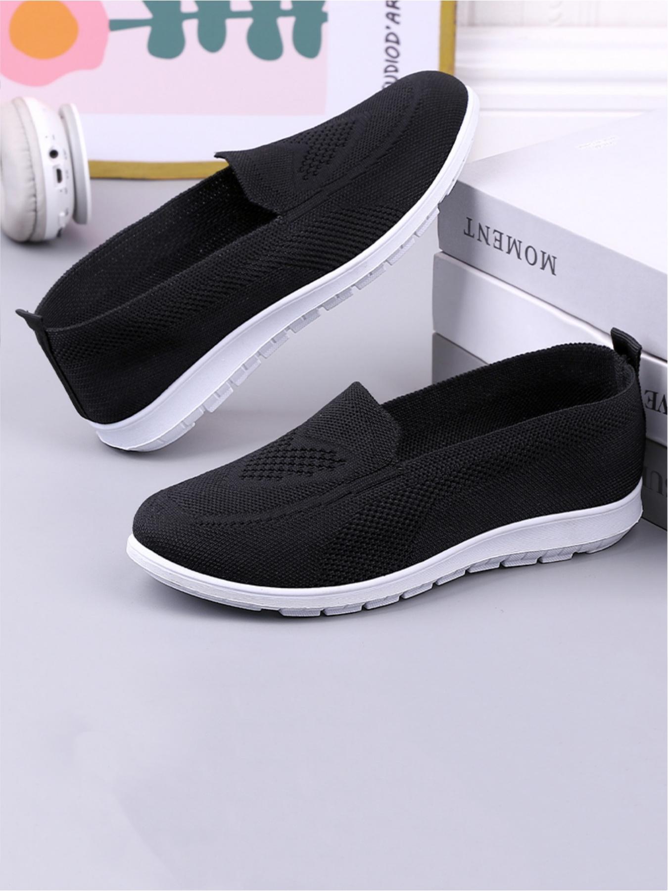 Ladies' casual sports shoes, made of mesh material for comfortable wrapping and lightweight fit, with a simple design of the sole. Available in multiple colors for daily use, ideal for commuting to campus, and a practical gift for girlfriends' birthdays