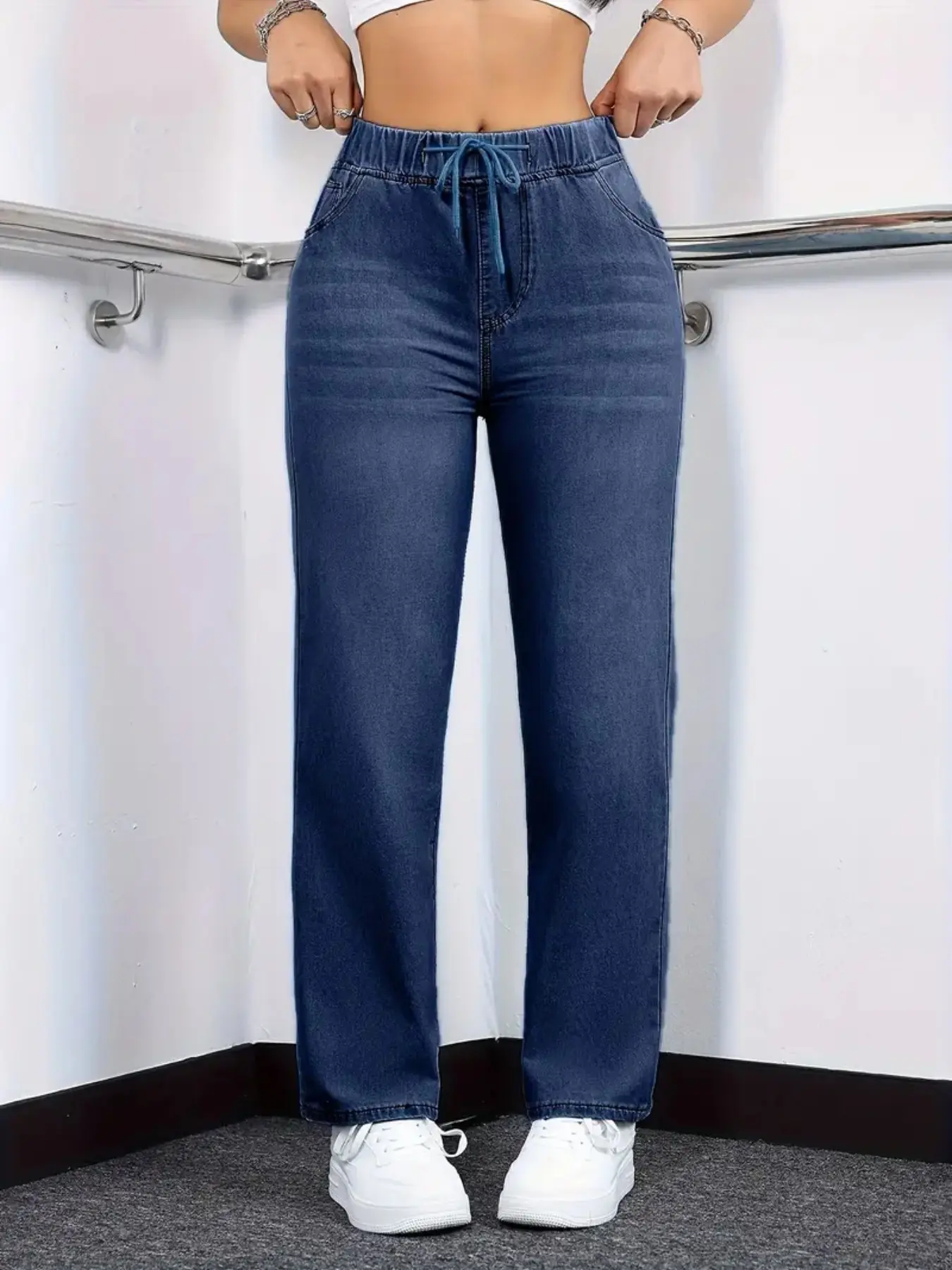 Women's Elastic Waist Jeans, Classic Casual Loose Pants with Pockets and Adjustable Drawstring, Comfortable and Stylish Denim Bottoms for Everyday Wear Chic