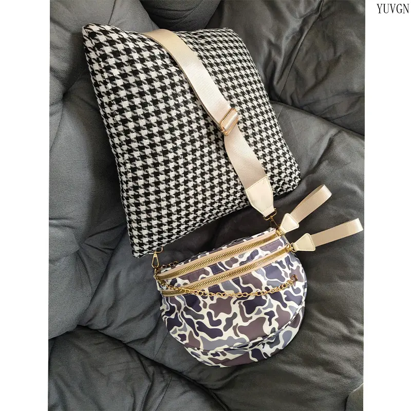 Casual Camouflage Print Saddle Bag, Crossbody Purse with Detachable Wide Strap, Multi-Zip Closure & Decor Chain for Daily Travel, Casual Wear, Detachable Strap