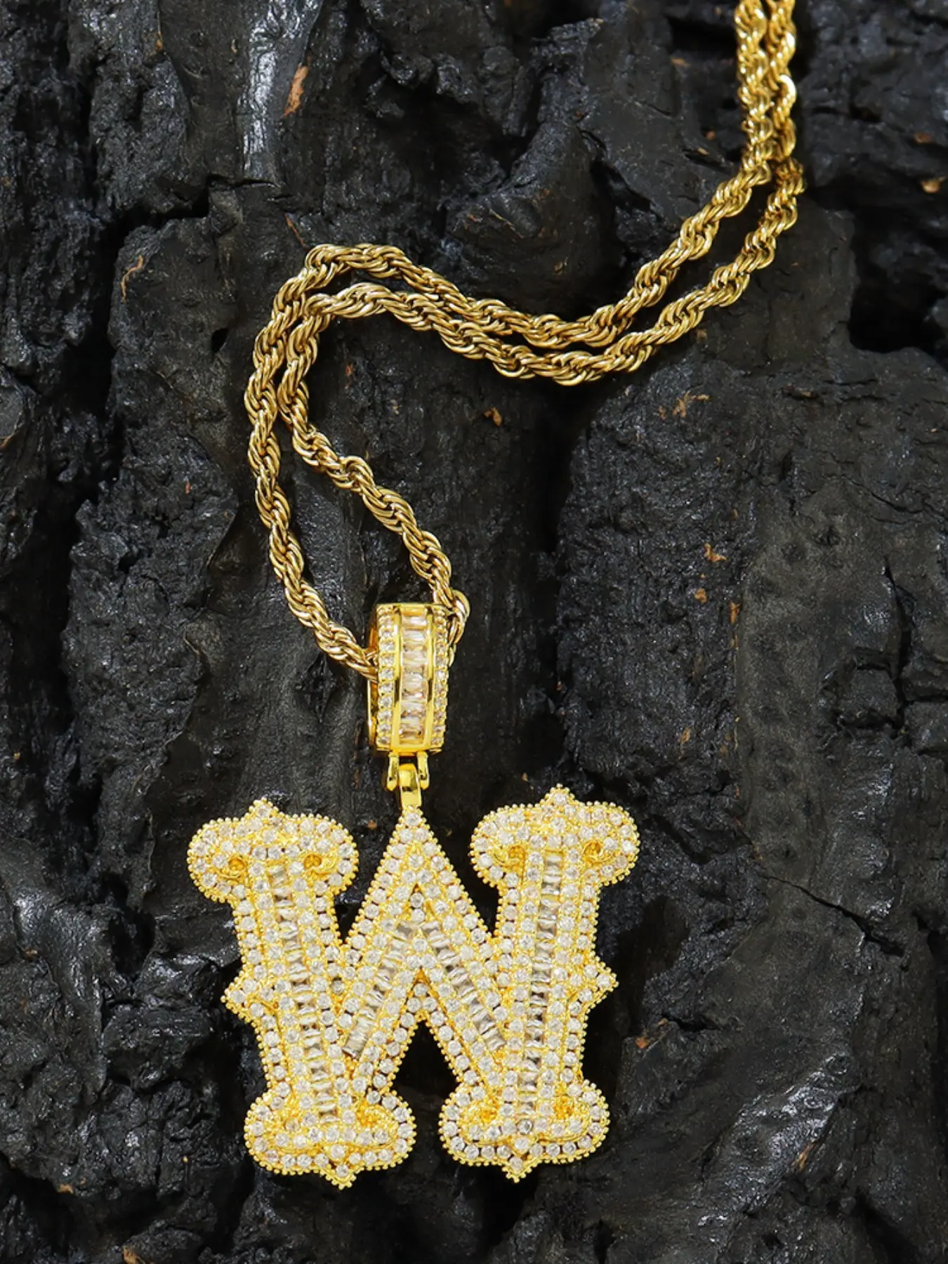 Thorn Letter Pendant Necklace, European and American Hip Hop Style, 3D Thorn Design, Polished, Unisex, Streetwear Jewelry, Chain Necklace