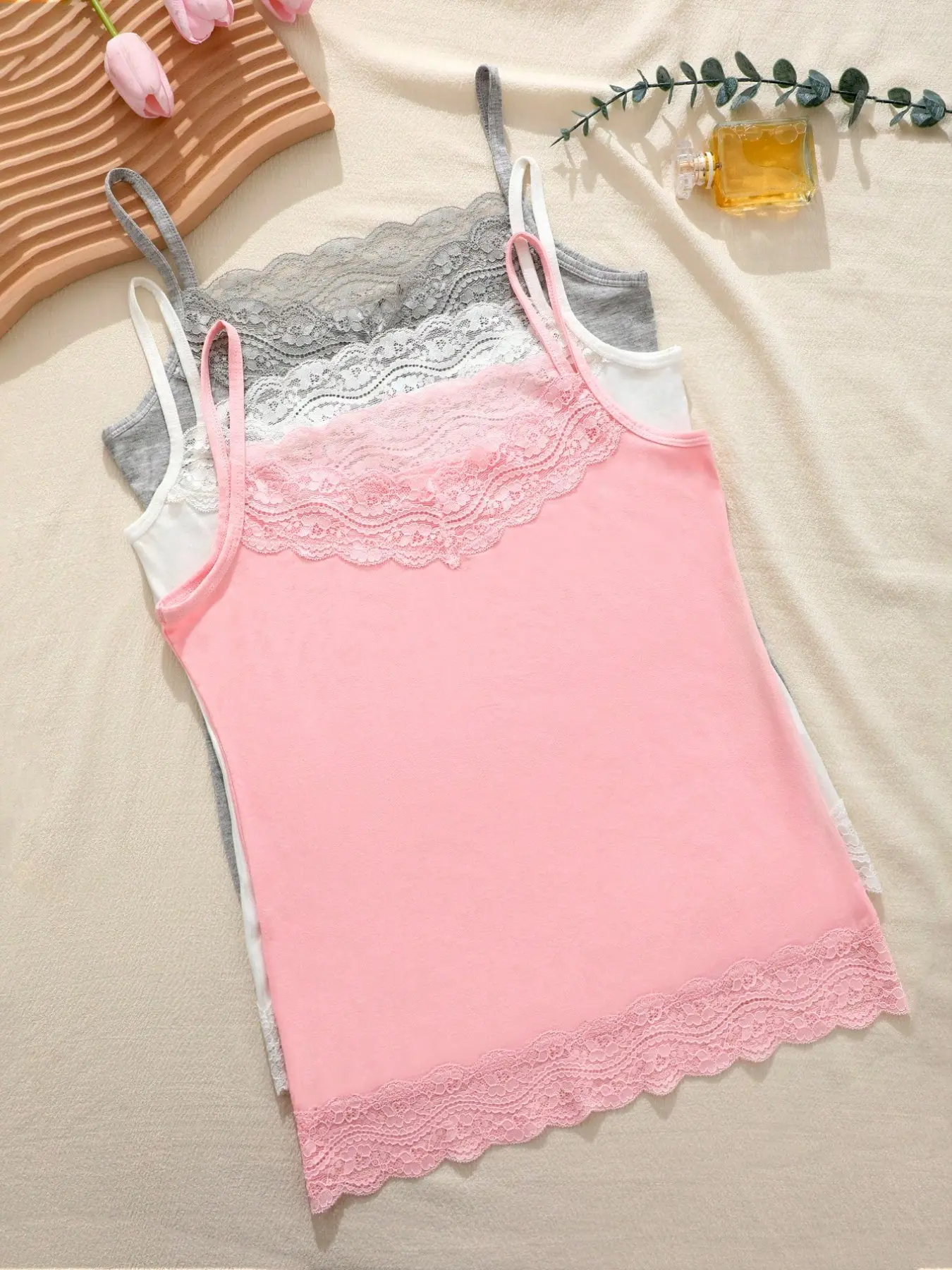 3 Pack Women's Elegant Lace Trim V-Neck Camisole, Soft Breathable Sleeveless Cami Shirt, Casual Layering Undershirt for Daily Wear, Sleeveless Vneck Top