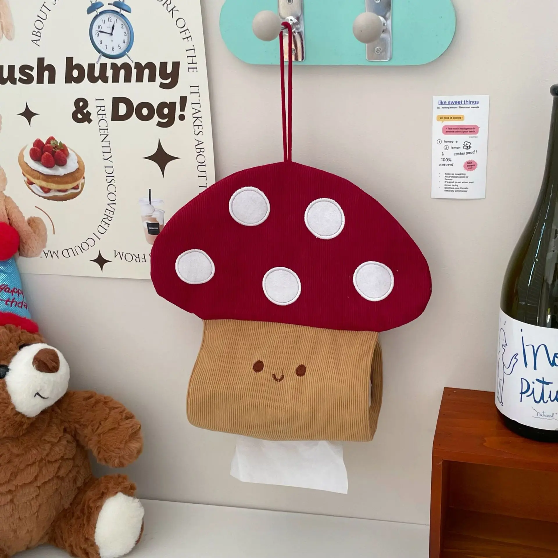 Xiaohongshu-style cute mushroom tissue holder, no-drill wall-mounted tissue box with high aesthetic value and creative design