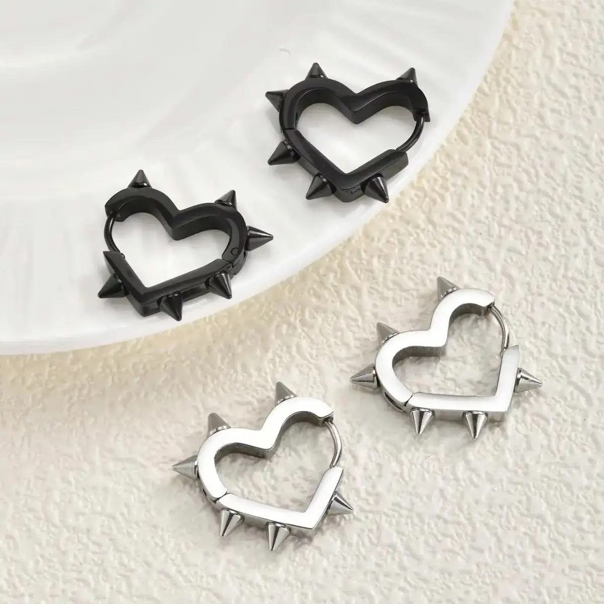 Gothic Punk Style Hoop Shape Earrings, High Quality Unisex Geometric Heart Rivet Earrings, Hypoallergenic Stainless Steel Rust-Resistant Piercing Jewelry for Party Wear