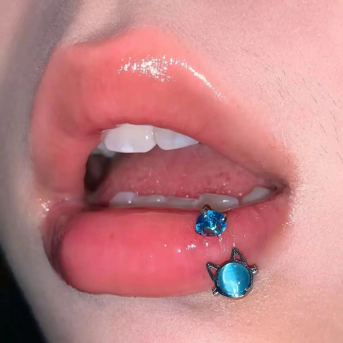 2Pcs Cat Eye Stone Lip Rings, Sparkly Zircon Titanium Steel Internally Threaded Lip Studs, Trendy European Style Unisex Piercing Jewelry
