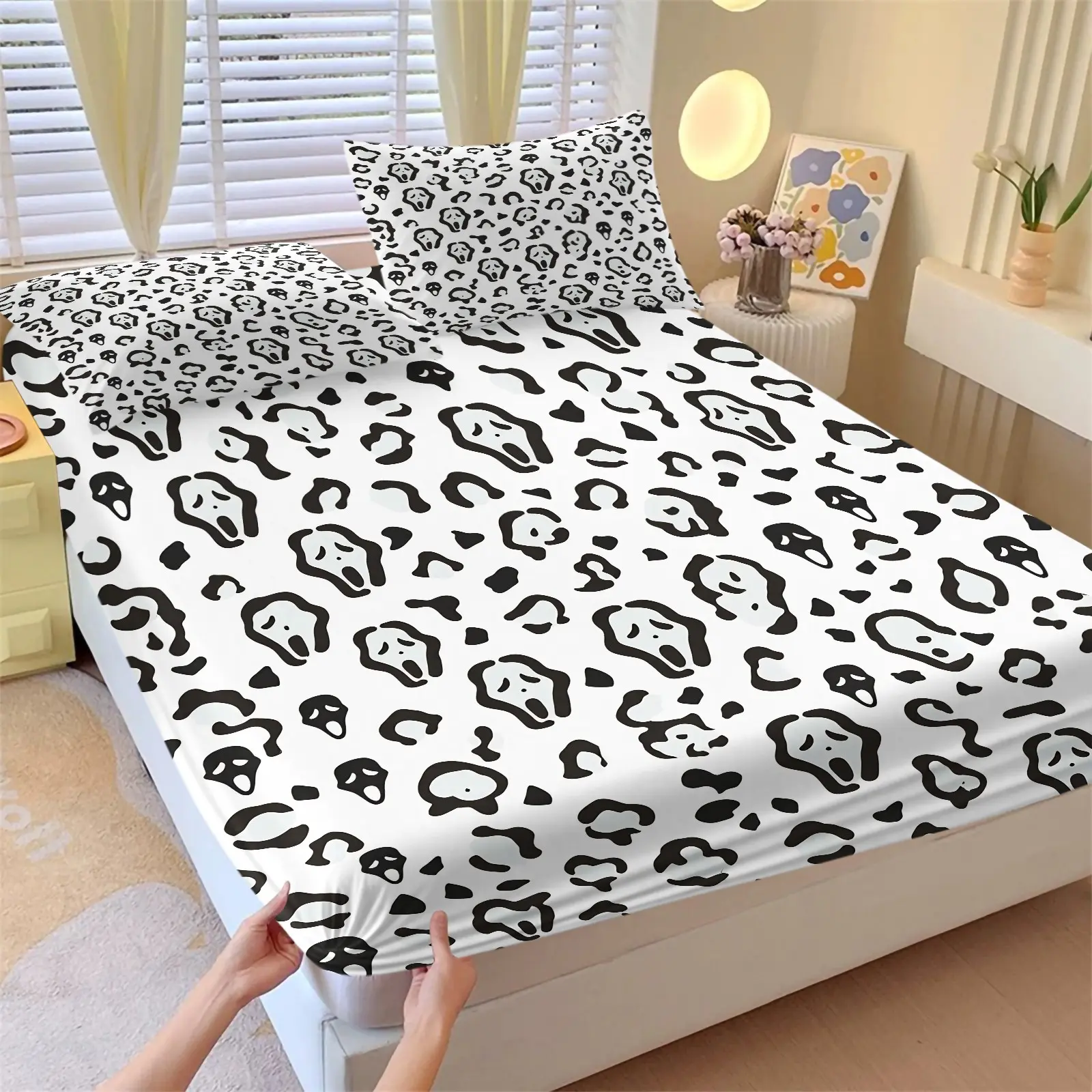 Weirdcore Minimalist Ins Edgy Weird Cute Fitted Sheet Set & 2 Coreless Pillowcases, Hand Drawn Abstract Black Ghost & Grimace Irregular Print, Deep Pocket Anti-Slip Skin Friendly Breathable Mattress Cover, Simple Light Halloween Spooky Themed Bedroom Deco