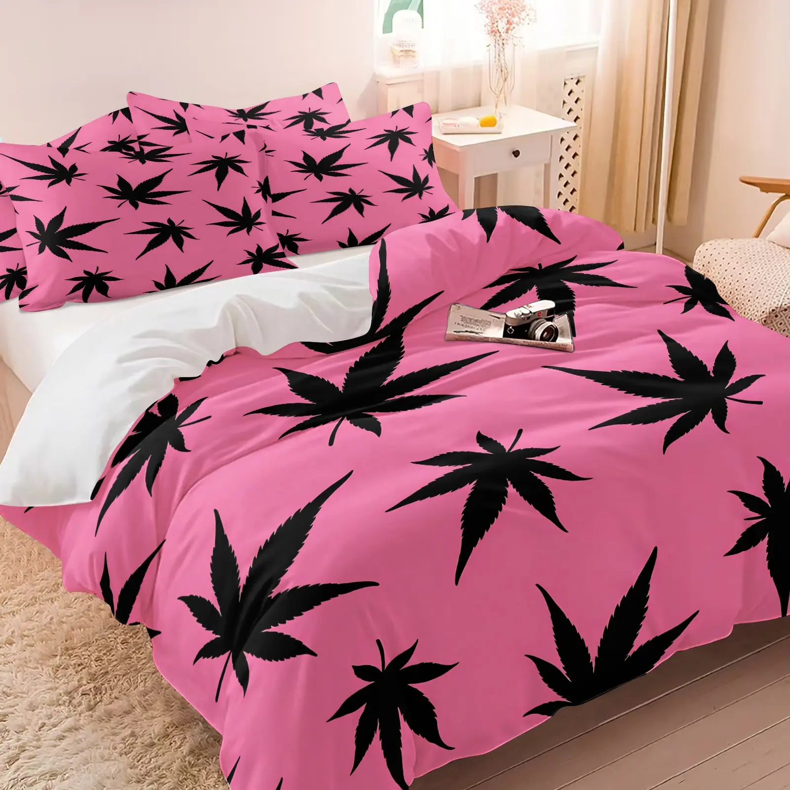 Pink Base Black Hemp Leaf Streetwear Duvet Cover Set, 1 Duvet Cover + 1/2 Pillowcases, Bold Black Leaf Silhouette Graphic Bedding Set, Printed Bedding Set, Soft Microfiber, Y2K Street Style Bedroom Decoration, Gift for Streetwear Enthusiast