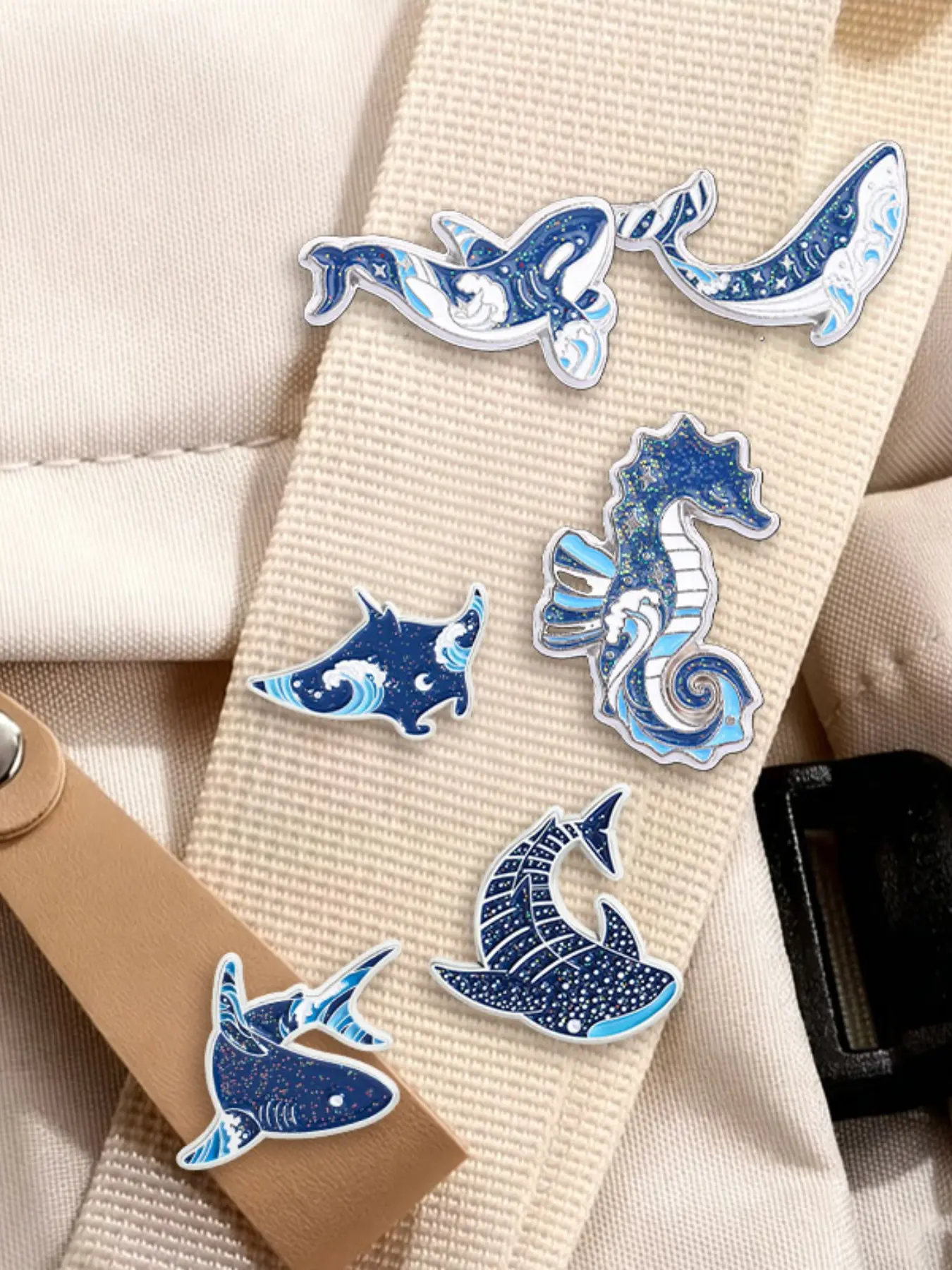 6-Piece Cartoon Sparkling Underwater Marine Creatures Enamel Pins Glitter Dolphins Manta Ray Seahorse Sharks Whale Brooch Set Jewelry Badges for Backpack & Hat & Clothes Decor, Fashion Accessories for Women & Men