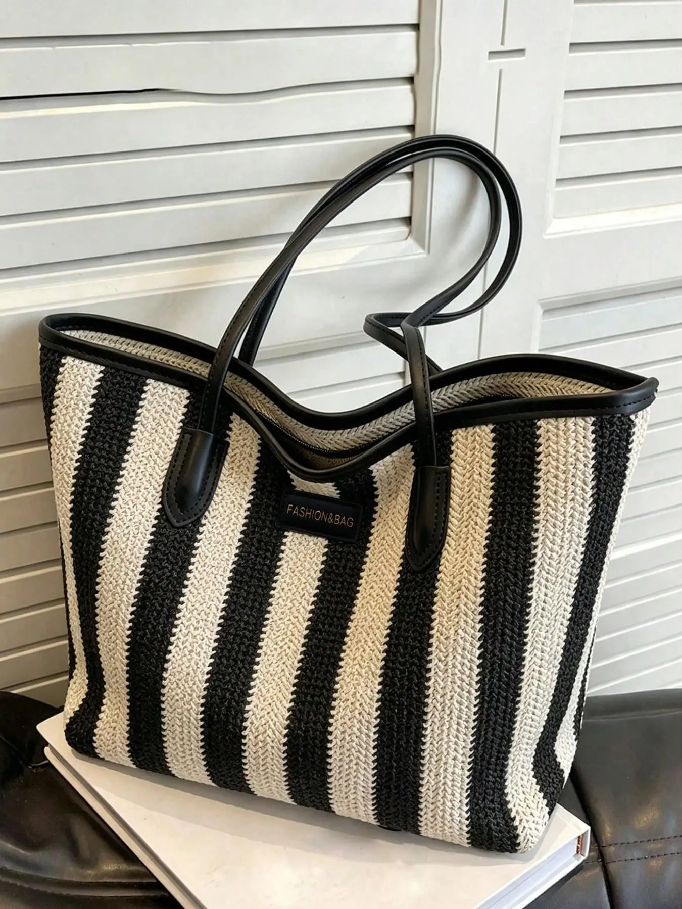 Simple, atmospheric, fashionable texture striped tote bag, a casual and versatile large capacity niche design straw woven shoulder bag, suitable for commuting, friend gatherings, shopping mall shopping, Daily Commuter Tote, Shoulder Totes