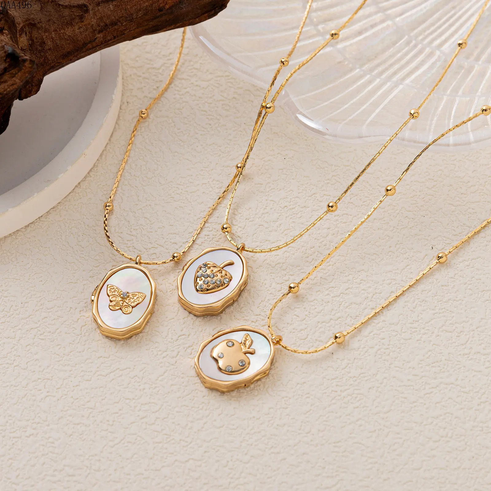 Women's Strawberry Enamel Charm Pendant Necklace with Gold-Plated Stainless Steel Chain, Lightweight Stainless Steel Jewelry, DIY Bag Accessory for Daily Wear