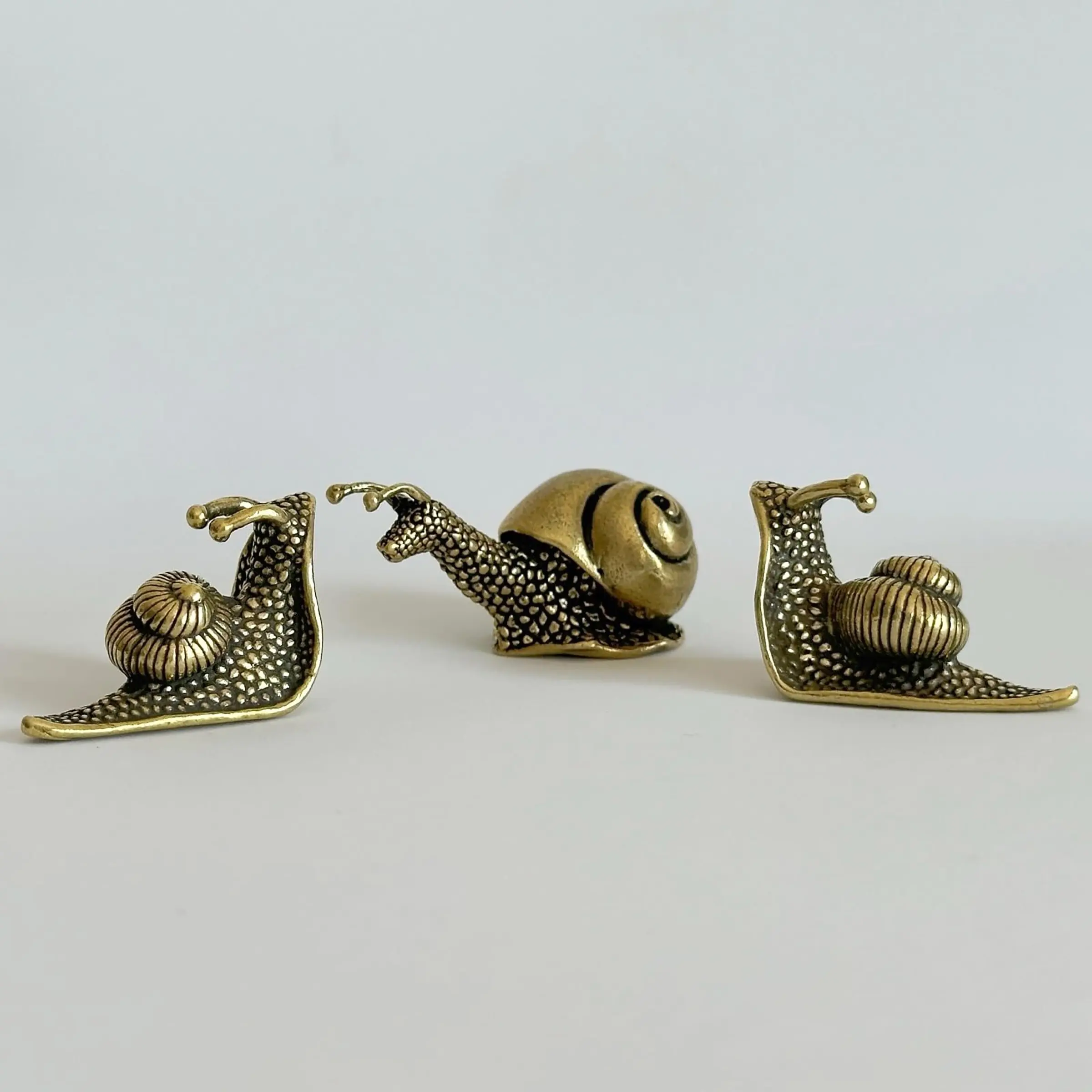 3Pcs Brass Snail Statue Decor, Retro Mini Copper Statue for Garden Desk | Retro style animal statue for garden, desk, shelf, living room, or pond decor. Ideal for gardeners and snail collectors