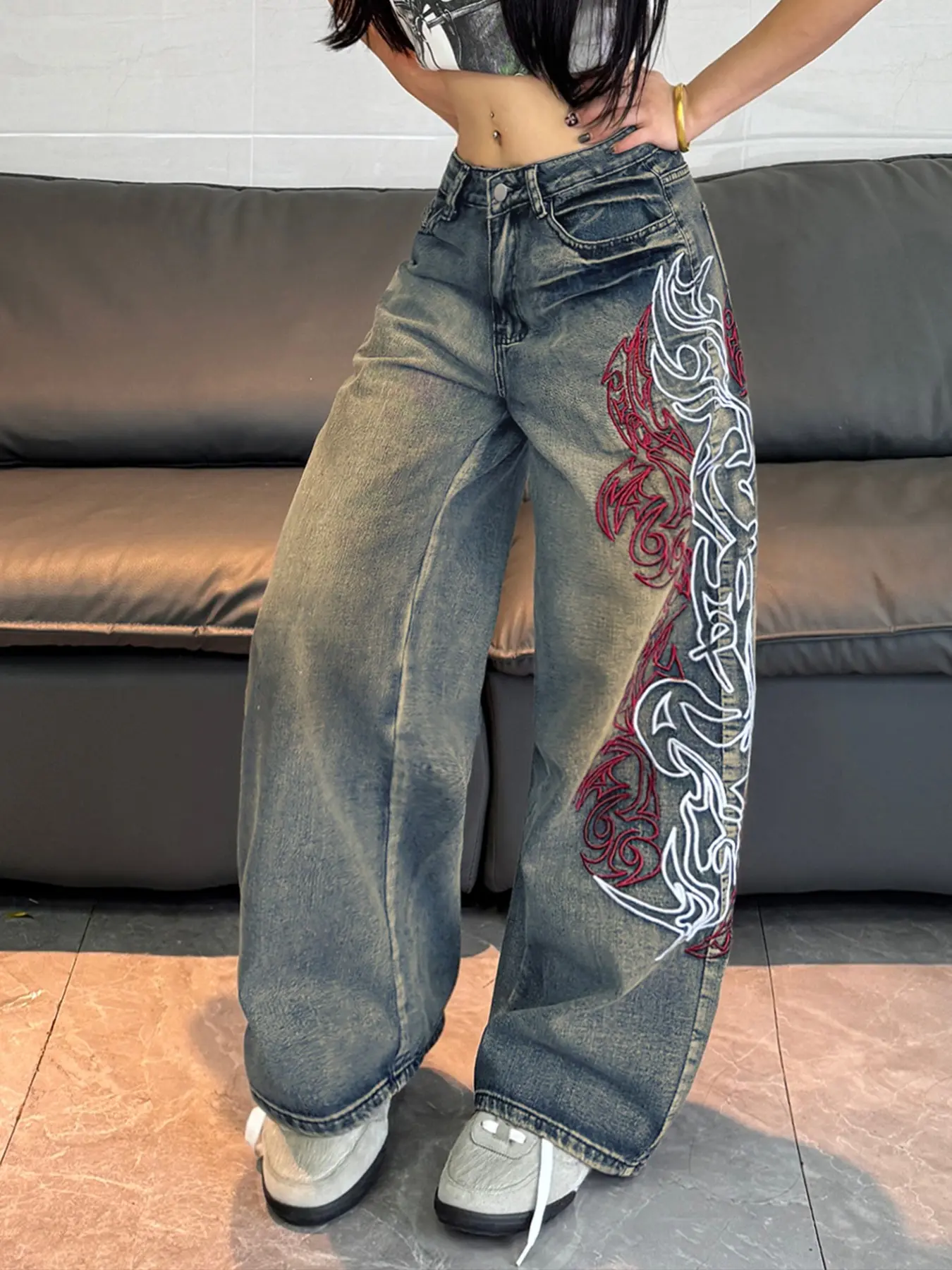Women's Vintage Washed Jeans with Embroidery Design, Comfortable Loose Fit Baggy Wide Leg Pants, Street Style Long Pants for All Seasons