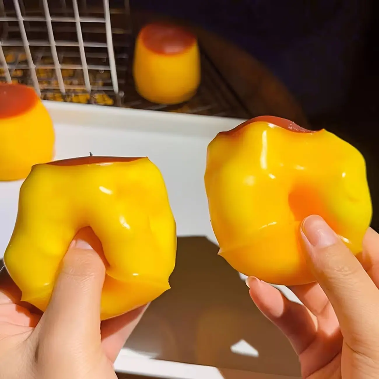 Caramel Pudding Squeeze Ball, Slow Rising Non-Resilient, Slow Rising Squishy, Soft Crunchy Building Block Filler, Realistic Food Dessert Toy, Kids Gift, Random Color