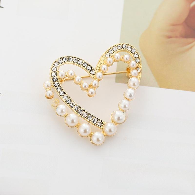 New Couple Pearl Heart Brooch - Elegant Korean Autumn & Winter Heartfelt Pin Accessory