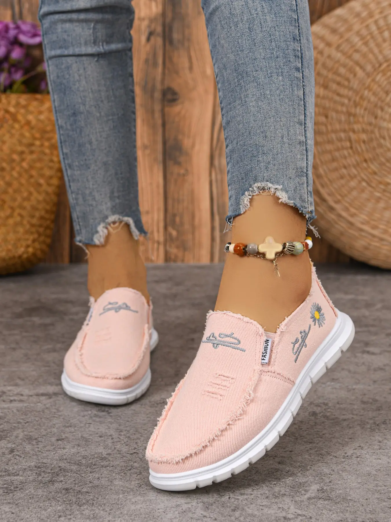 Canvas Daisy Embroidered Slip-On Breathable Loafers for Women, Lightweight Anti-Slip Casual Walking Shoes, Wide Fit, All Seasons