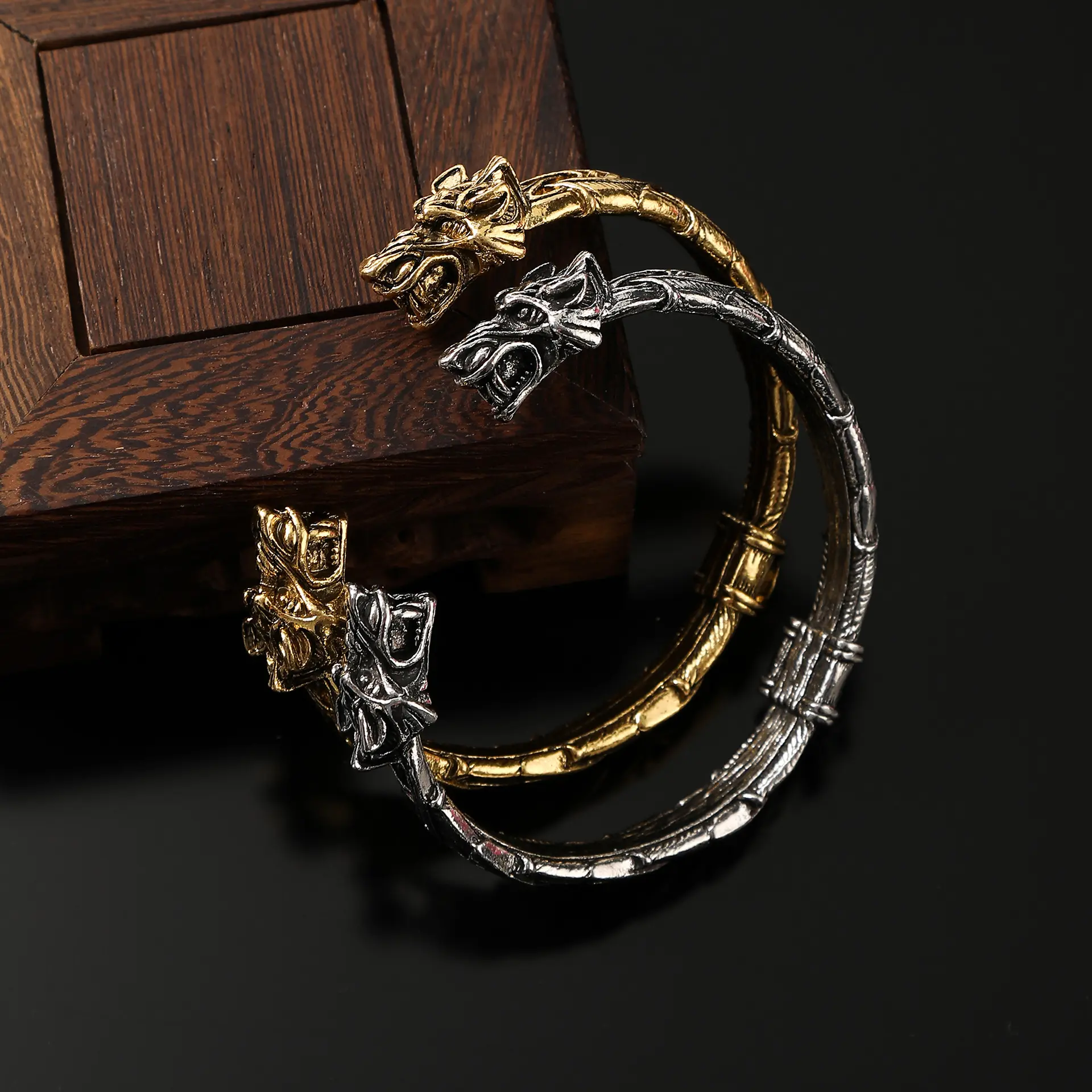 Viking Wolf Head Open Cuff Bracelet Vintage Celtic Knot Torque Bangle Stainless Steel Adjustable Wristband For Men Gothic Punk Rock Biker Party Mythical Amulet Casual Streetwear Gift