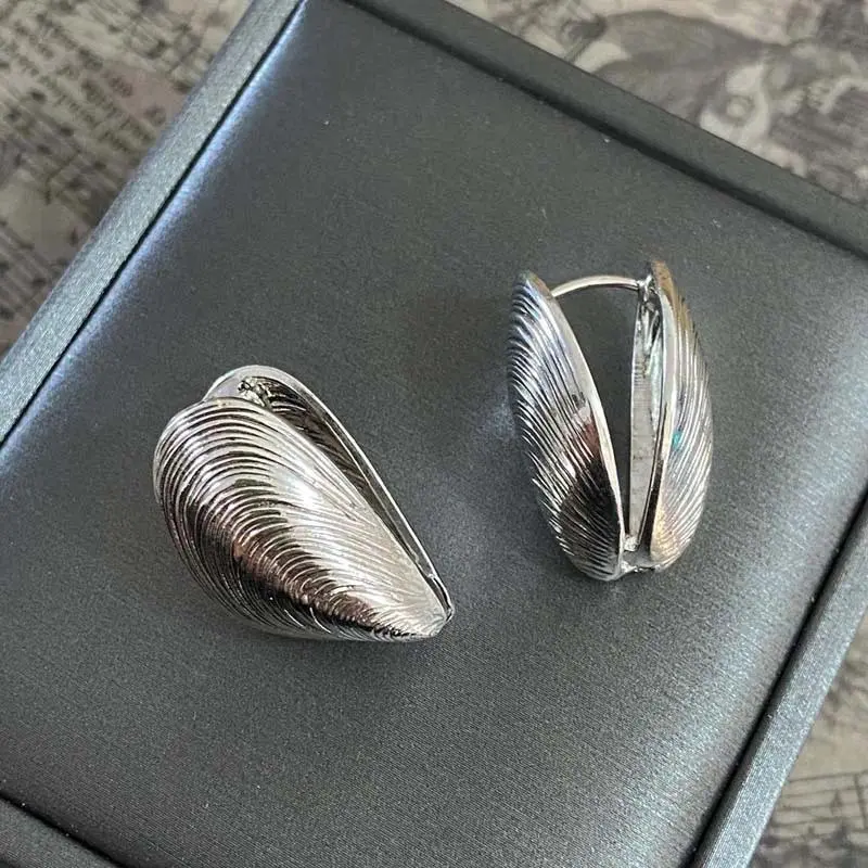 Women's Vintage Silver Metal Shell Stud Earrings - Irregular Texture, Geometric Ear Buckle Costume Jewelry, Party Gifts, Stud Shape, Female, Metallic Shell, Retro