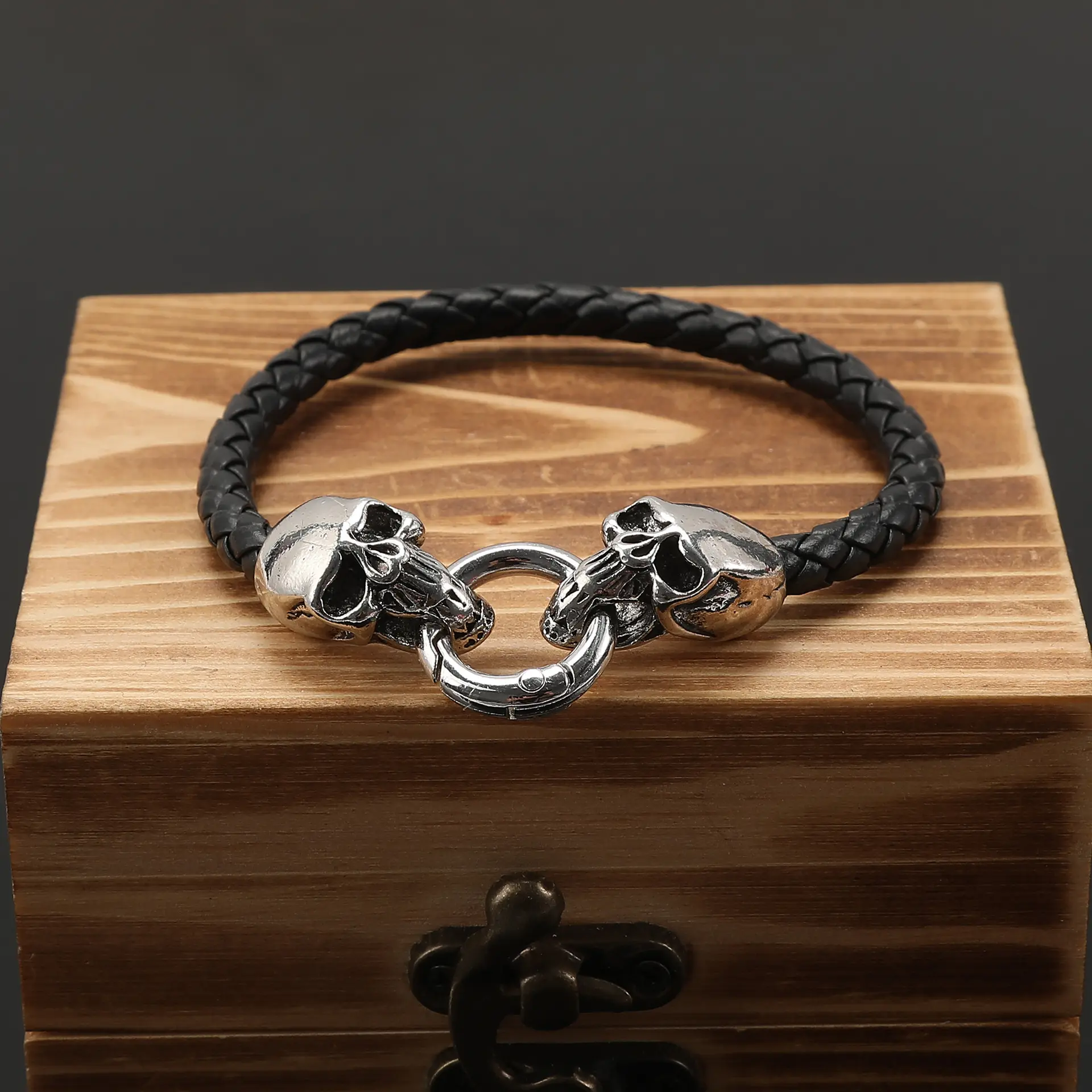 Men's Viking Skull Head Leather Sports Wristband, Retro Braided Nylon Rope Wrap Bangle with Adjustable Clasp, Multi-Size Stainless Steel Charm Jewelry for Streetwear, Boyfriend Gift