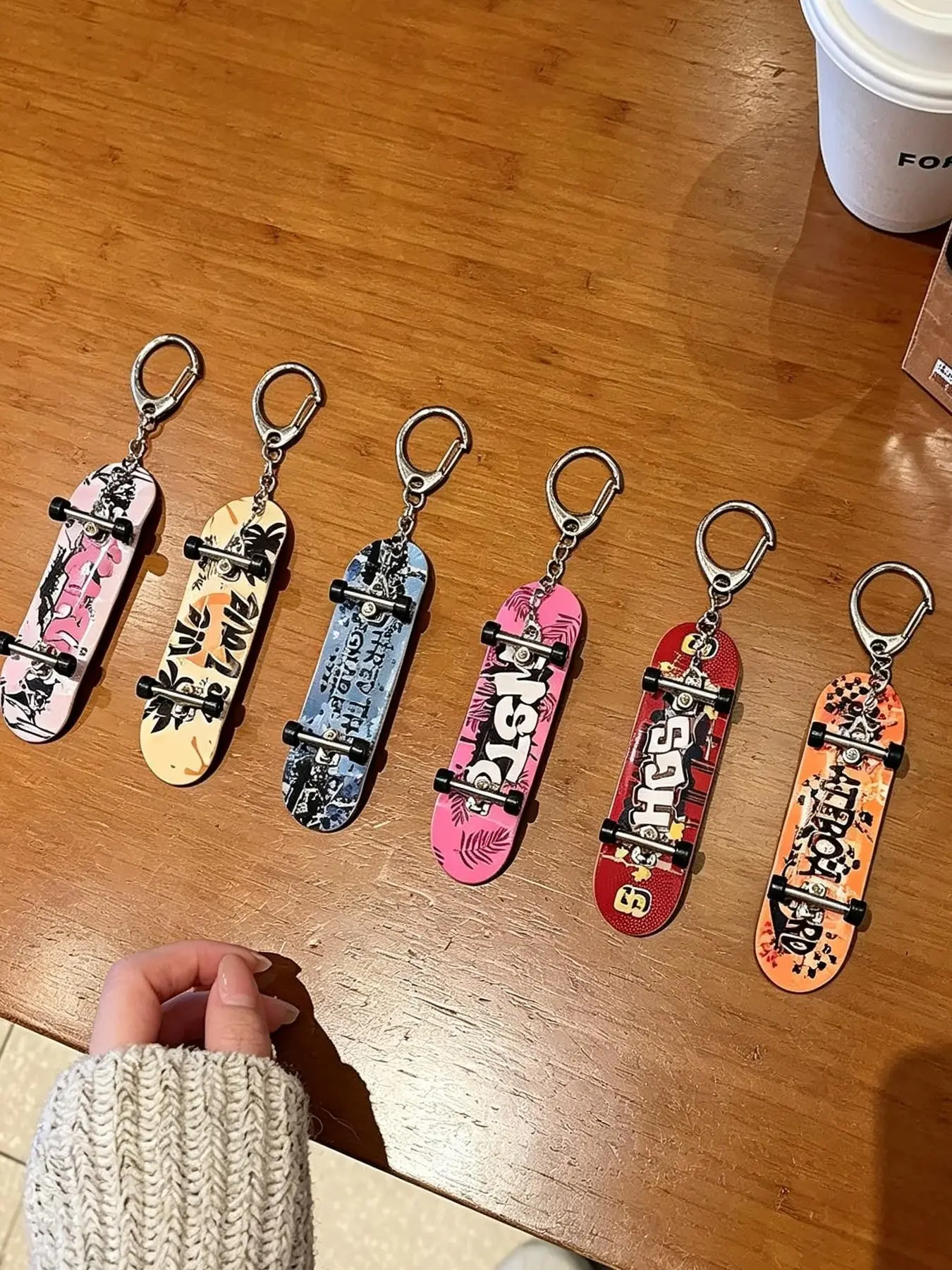 Skateboard Charm Keychain, Mini Skateboard Bag Pendant, Cool Streetwear Backpack Accessories, Keychain Charms, Key Ring Accessory, Y2K Graffiti Gift for Teens