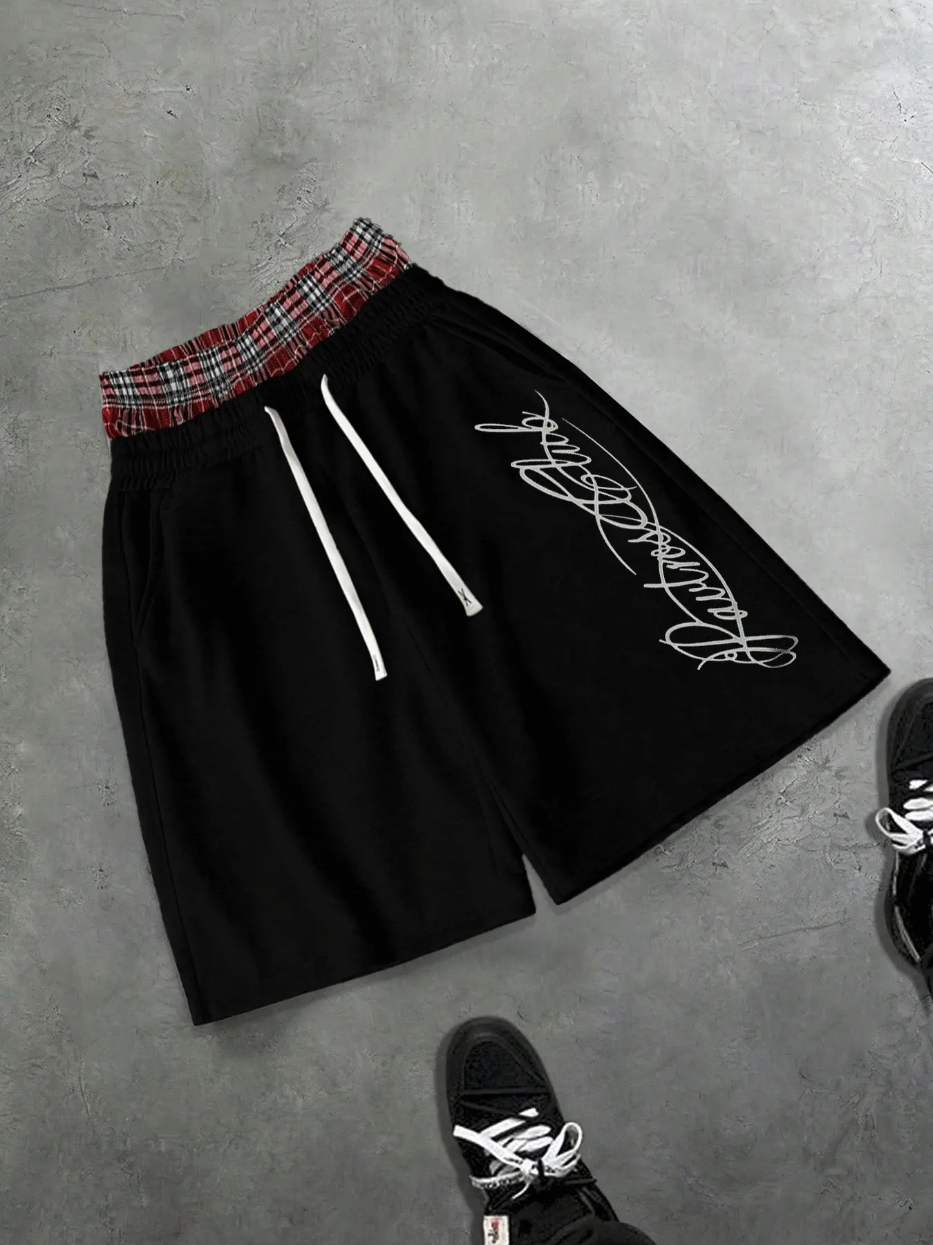 Men's Black Plaid Spliced Waist Knee Length Sweat Shorts, Graphic Shorts Vertical White Cursive Script Embroidery Elastic Double Drawstring Loose Hip Hop Streetwear Jogger Shorts with Side Pockets for Men