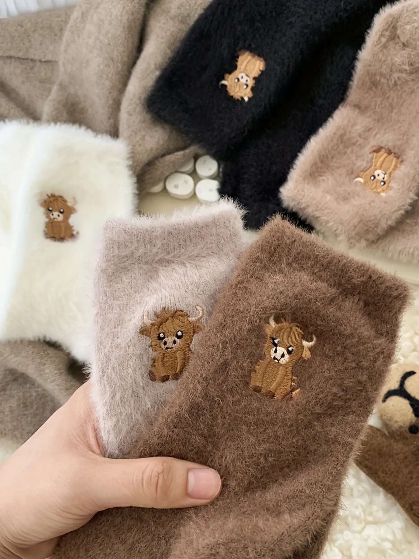 5 Pairs Cow Pattern Crew Socks, Mink Velvet Material, Warm and Comfortable, Fall & Winter Season, Fuzzy, Ideal Gift Choice