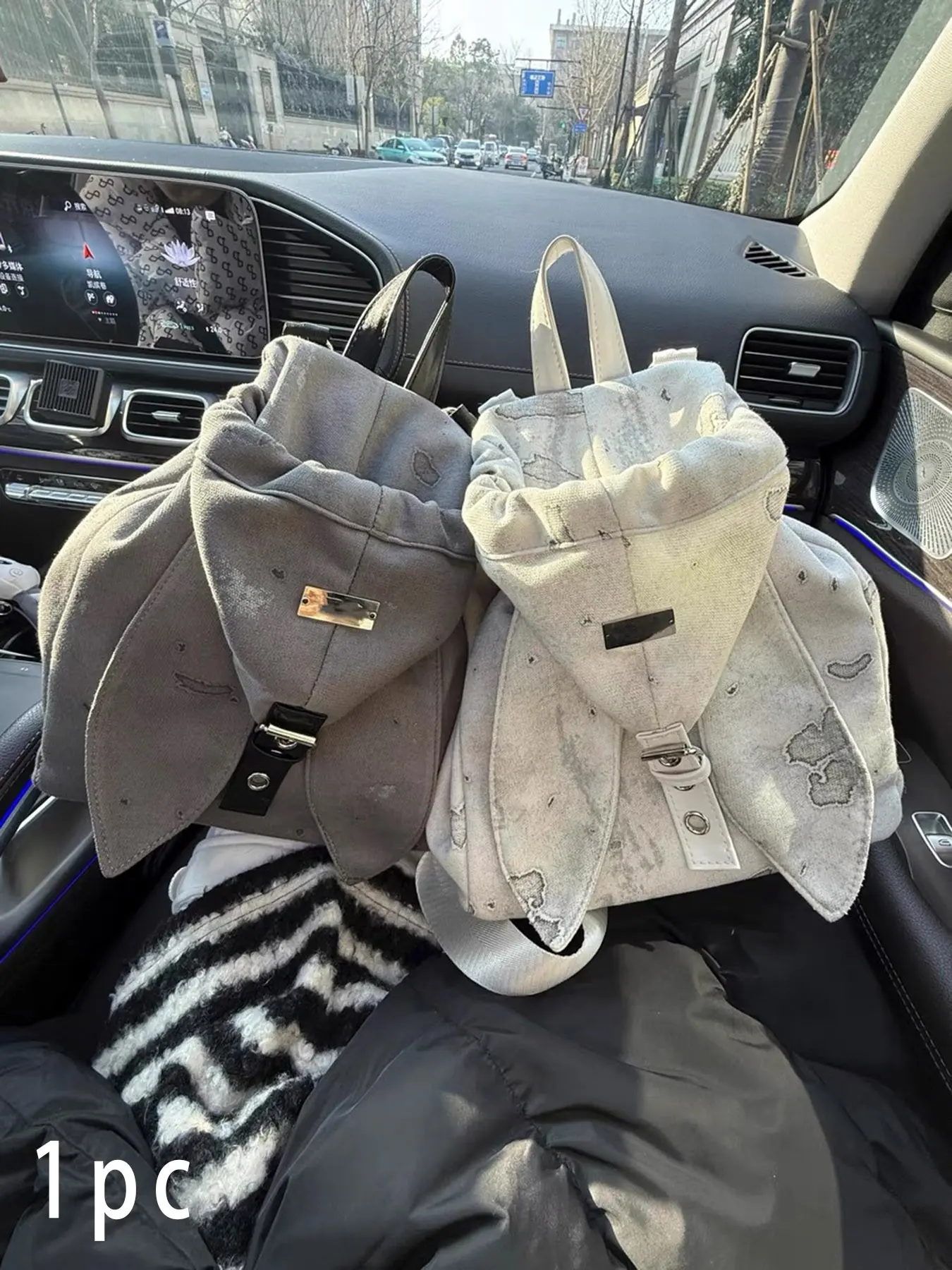 Cute and niche design rabbit ear shaped backpack, stylish, elegant and personalized high-quality backpack, can accommodate books, tablets, files, suitable for college classes, daily commuting, shopping