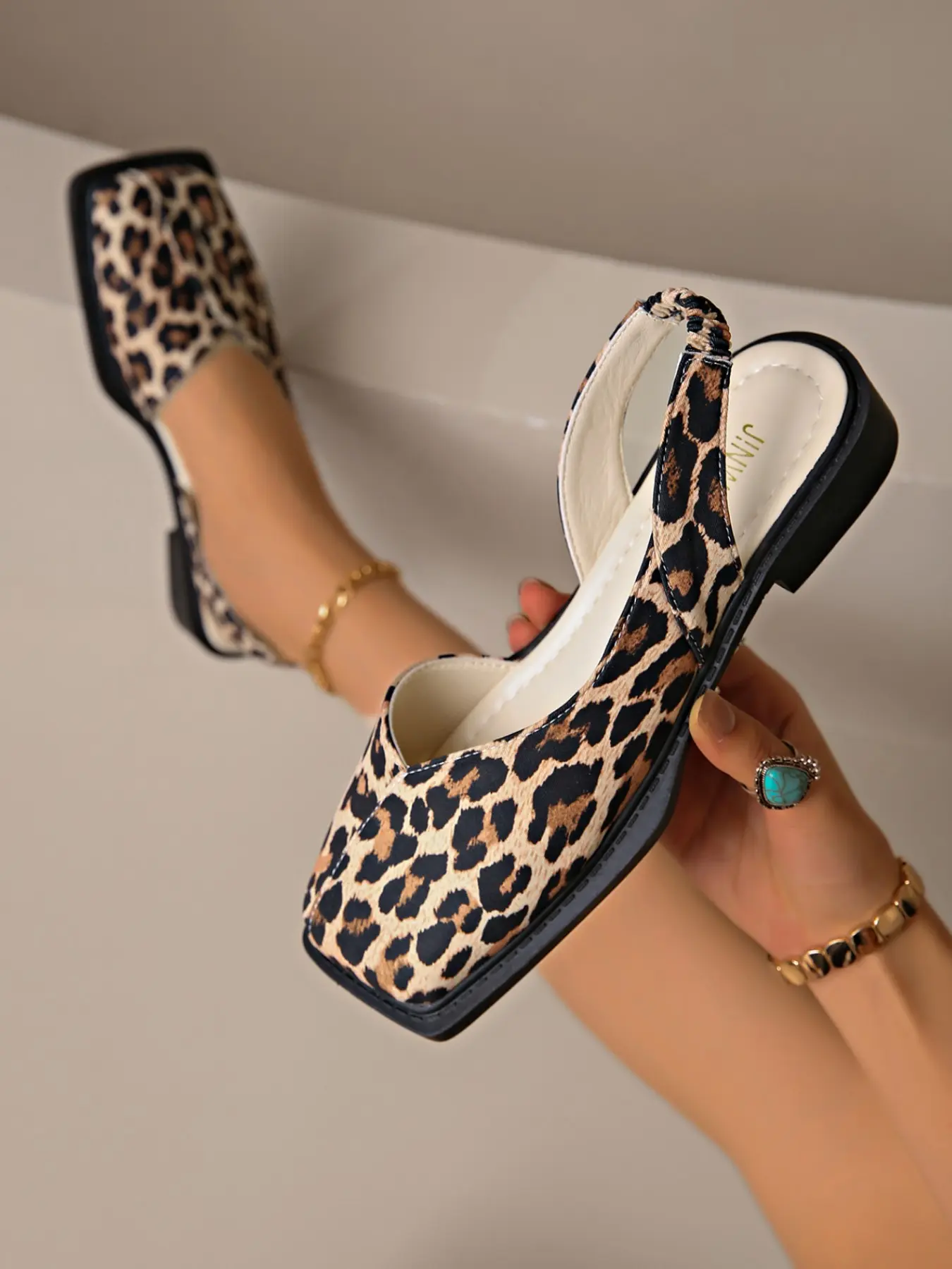Women's Leopard Print Square Toe Slingback Flat Sandals - Elastic Strap Casual Footwear #leopardprintflats #slingbacksandals #animalprintfootwear #statementflats #tiktokshoefinds