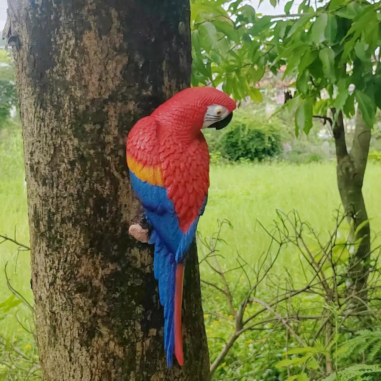 1pc Artificial Parrot Sculpture Realistic Resin Wall Hanging Decor Indoor & Outdoor Garden Ornament Birthday Gift