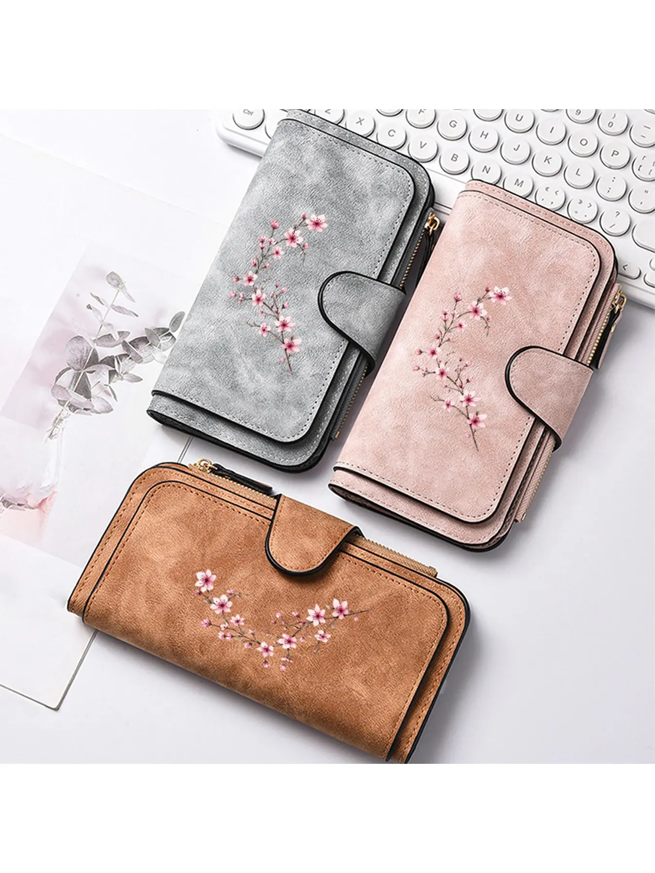 A ladies' wallet, Wallet Card Holder, decorated with a pink plum blossom pattern, a ladies' hand-held coin purse, suitable for multiple scenarios, and designed with multiple card slots to meet your daily storage needs. It is a birthday gift/Christmas gift