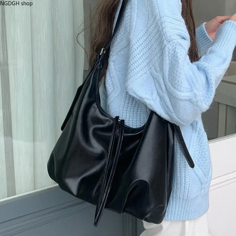 Y2KSlouchyGlossyLeatherShoulderBag,AdjustableStrapLargeCapacityCrossbodyPurse,ZipperTasselDecor,SolidColorRetroStyleforSchoolErrandsandCasualMatching