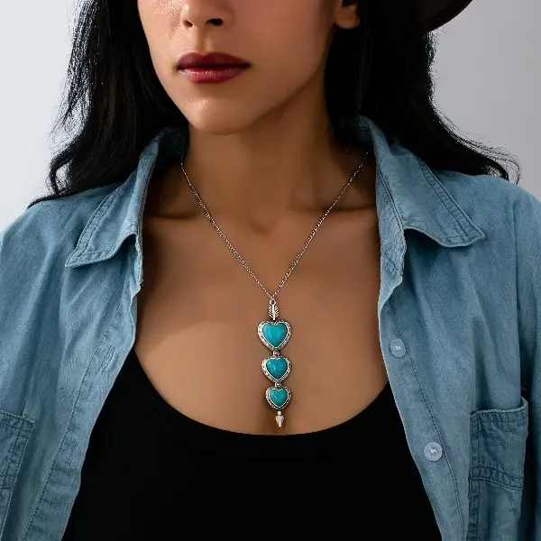 Women's Retro Natural Turquoise Arrowhead Pendant Necklace - Dotted Border, Feather Arrow, Iron Base, Classical Western Heart-Shape, Perfect for Music Festivals & Everyday Wear, All-Season Gift Option, Retro Look, Turquoise Jewelry, Three Hearts