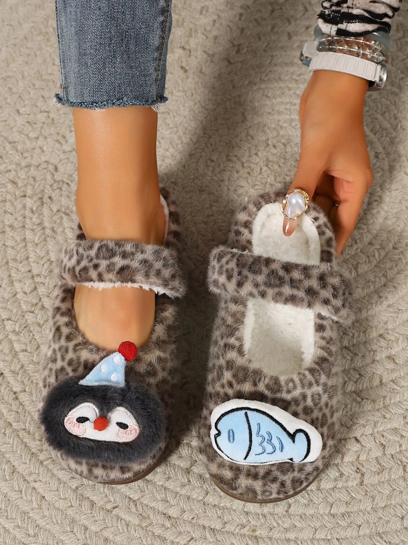 Cute Cartoon Penguin Plush Slip-On Shoes for Women, Soft and Warm Indoor Slippers, Non-Slip Home Footwear for Autumn Winter