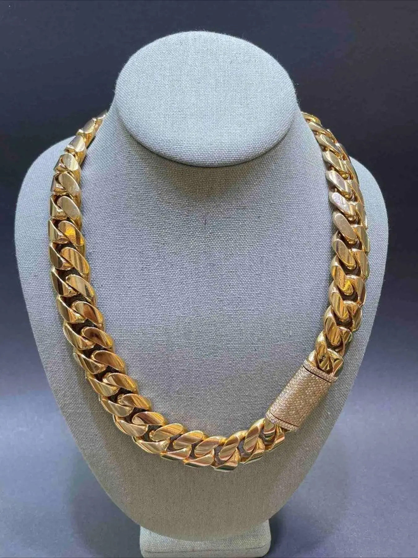 High-end hip-hop style Cuban chain, heavy-duty 22mm classic luxury Cuban link chain, full diamond button head hip-hop style Cuban chain, smooth Cuban chain jewelry, high-end hip-hop style cultural jewelry, Cuban Chain Necklace