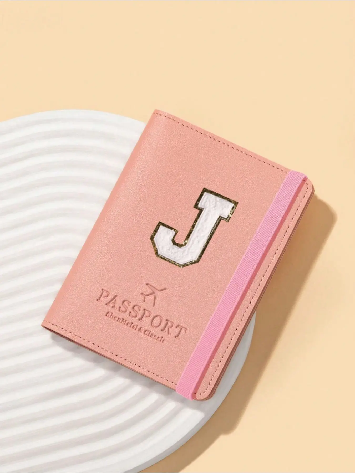Pink A-Z embroidered towel passport holder, pink faux leather travel passport holder (customizable with name initials), unisex RFID vintage business passport holder, portable and multifunctional, can store passports