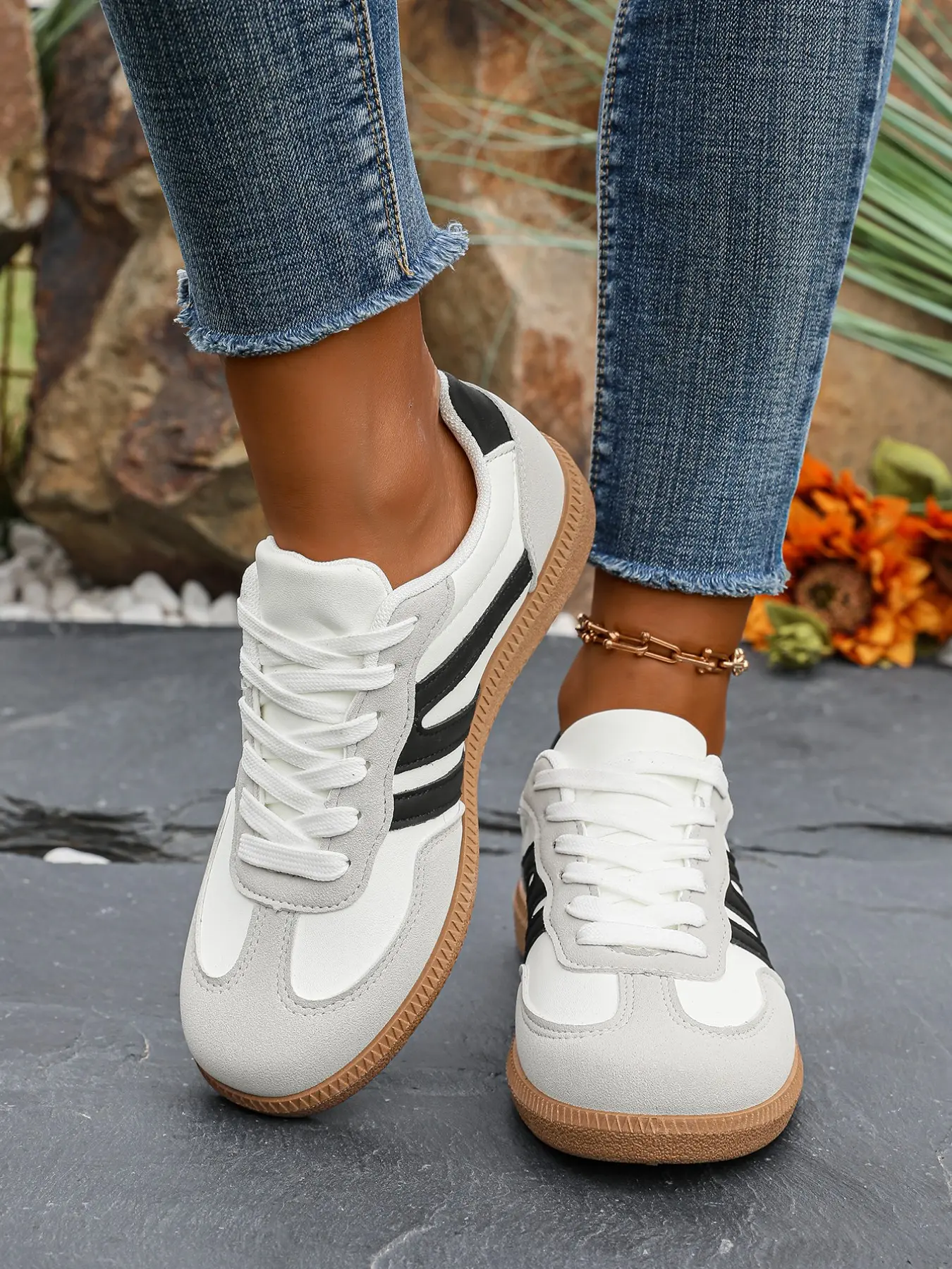 Women's Casual Athletic Sports Shoes, Low Top Trainers, Comfortable and Durable Design, Ideal for Various Activities, Perfect for Active Lifestyle