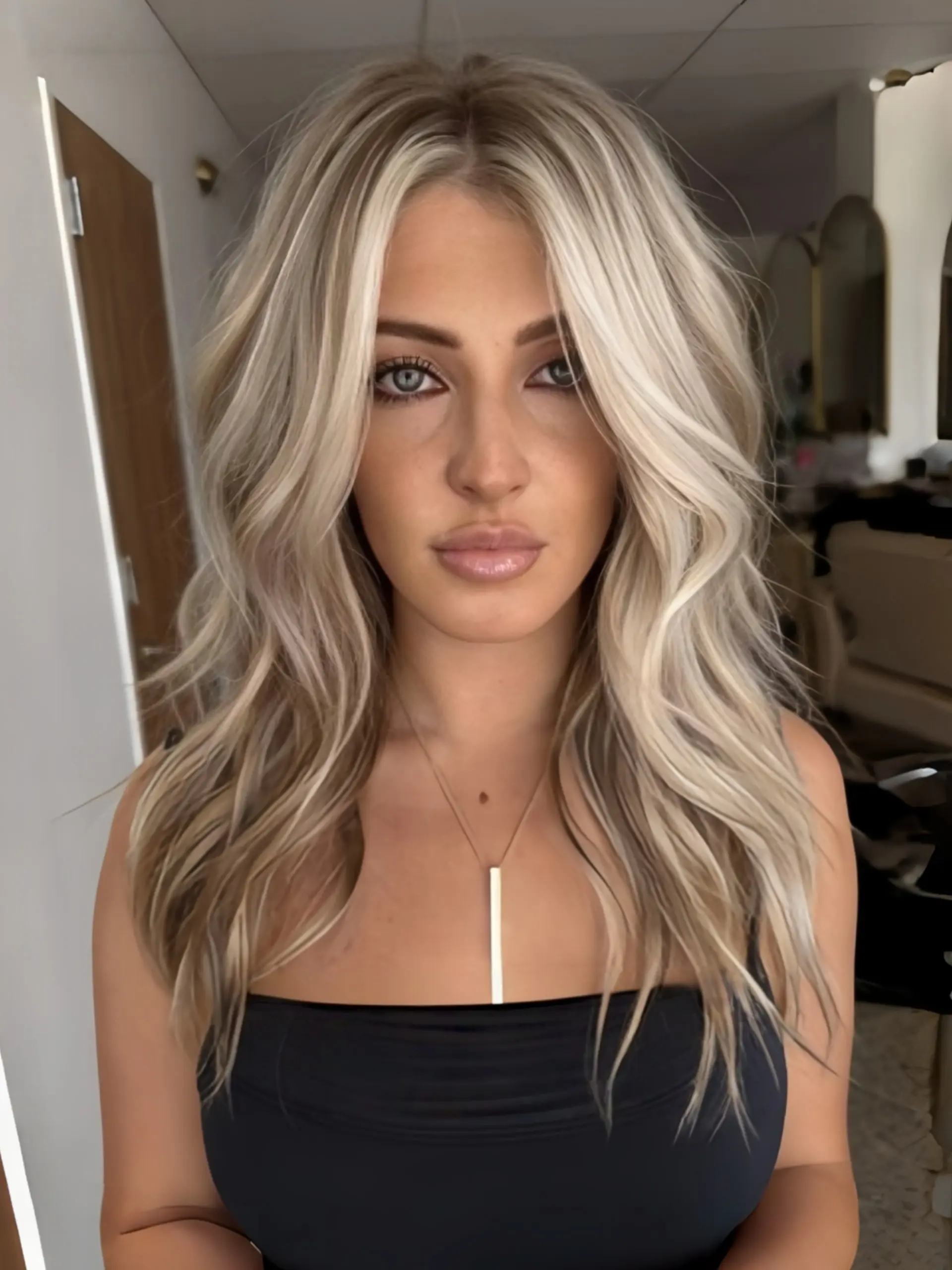 14-Inch Short Bob 13x4 Front Lace Wig, 100% Human Hair, Ombre Highlight Blonde Soft Shiny Body Wavy Short Hair, 150 Density, Pre-Blended Baby Hair, Natural Look, Women's Daily Wear, Front Lace Wigs Human Hair