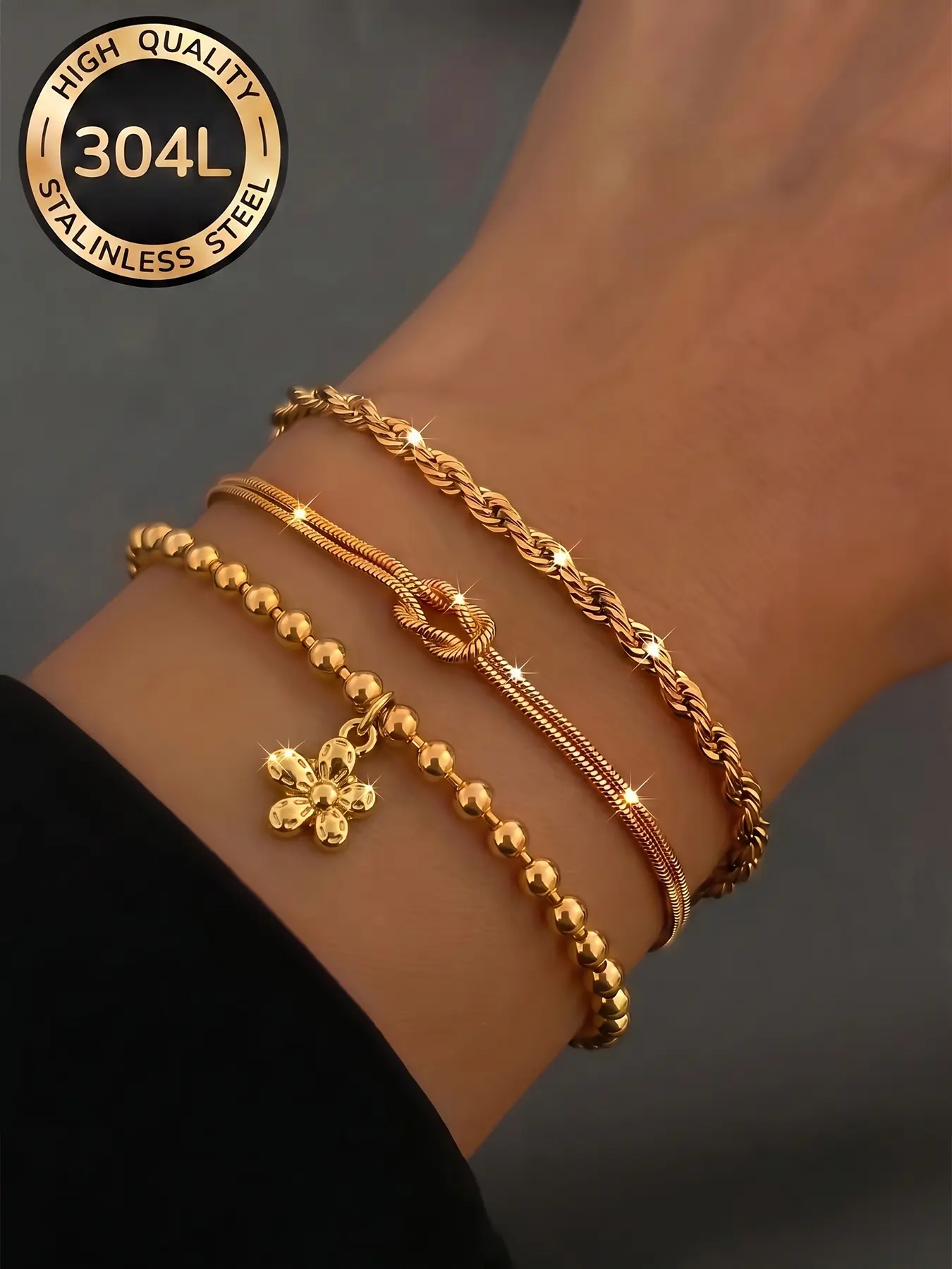 A niche casual basic bracelet, lively, simple and full of gentle atmosphere. Smooth to wear without damaging the skin, suitable for all seasons, refreshing and simple when worn alone, fashionable and layered when layered