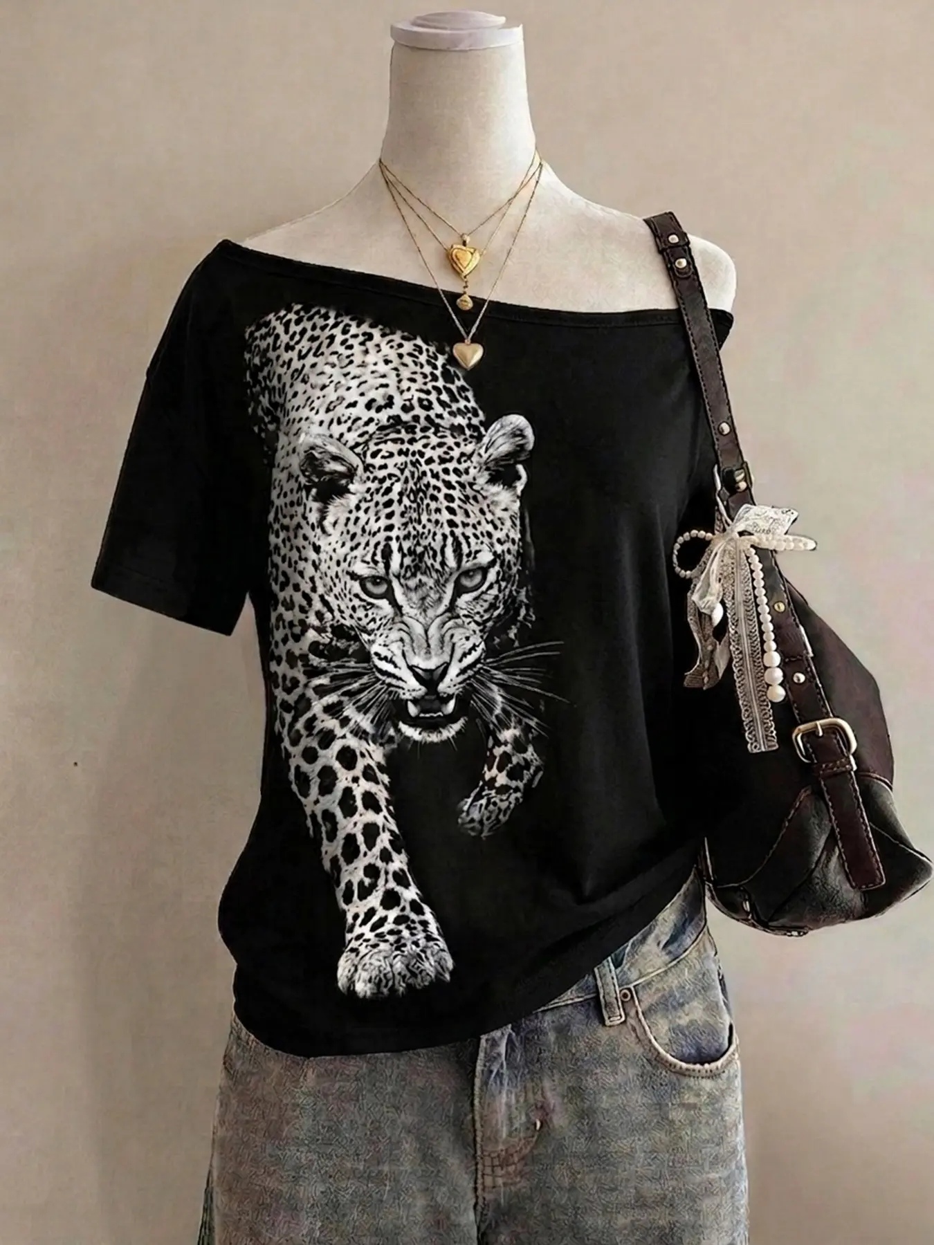 Women's Short Sleeve Asymmetric Retro Leopard Print Top, Casual Summer T-Shirt, Slim Fit, Sexy Shoulderless, Party Wear, Outdoor Fashion