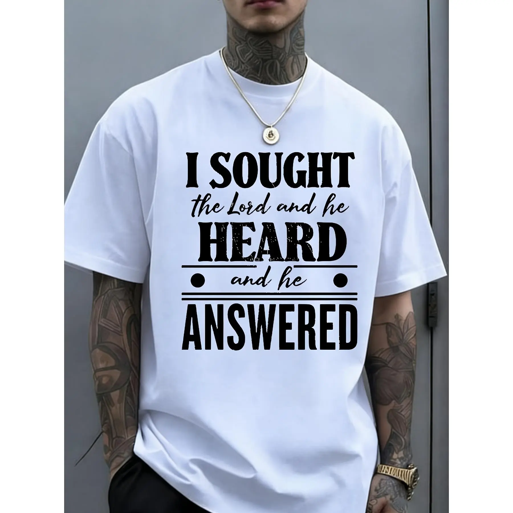 I seek the Lord, and He hears and answers. Printed T-shirt, fun men’s T-shirt, men’s graphic T-shirt, soft and comfortable short-sleeve T-shirt.