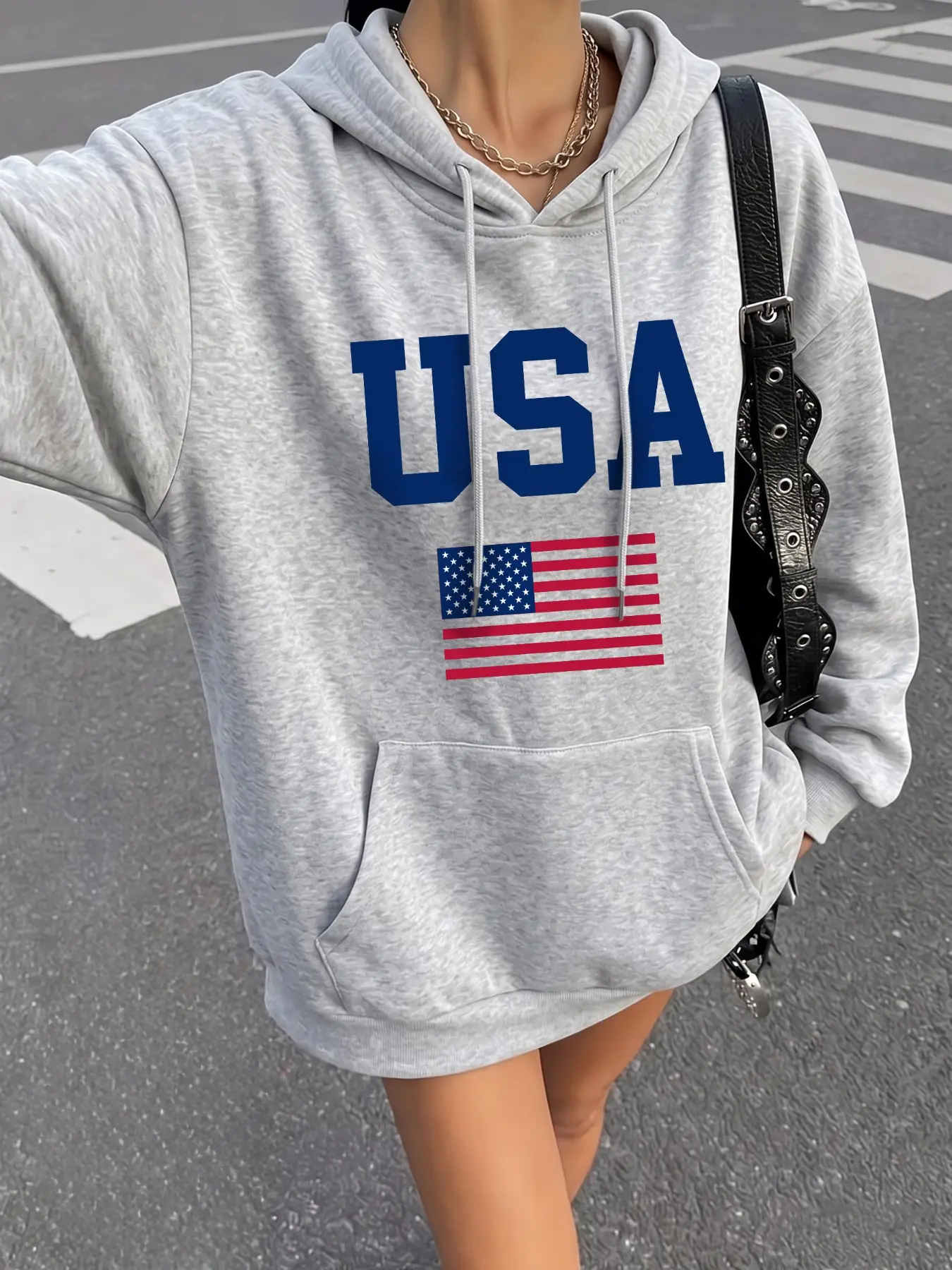 Women's Hoodie with USA American Flag Print, Loose‑fit Pullover Sweatshirt with Drawstring and Kangaroo Pocket, Casual Long‑Sleeve Top with Patriotic‑Themed Letter Print