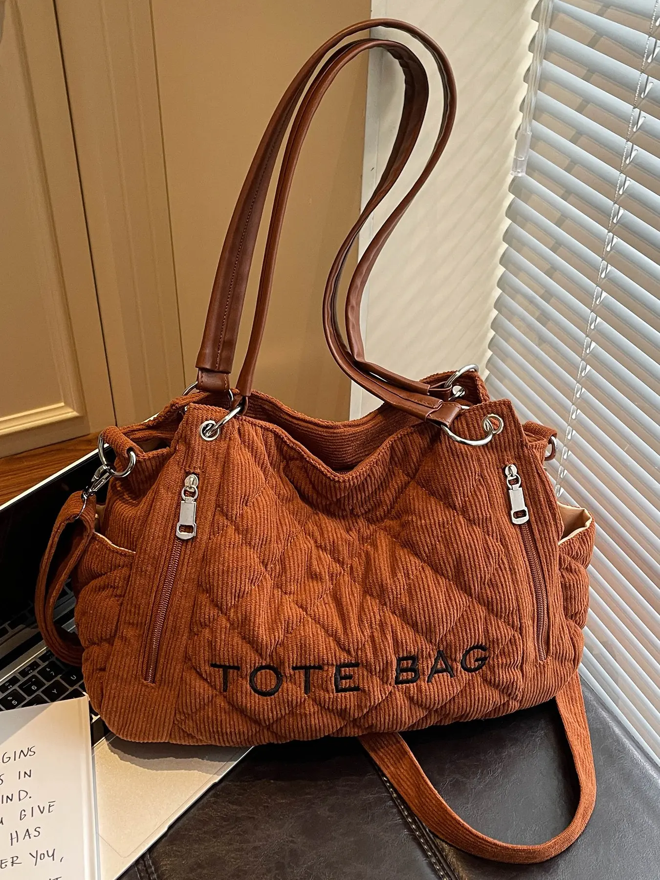 Large Capacity Commuter Argyle Pattern Tote Bag, Fashionable High-End Backpack, Casual Versatile Crossbody Bag for All Seasons