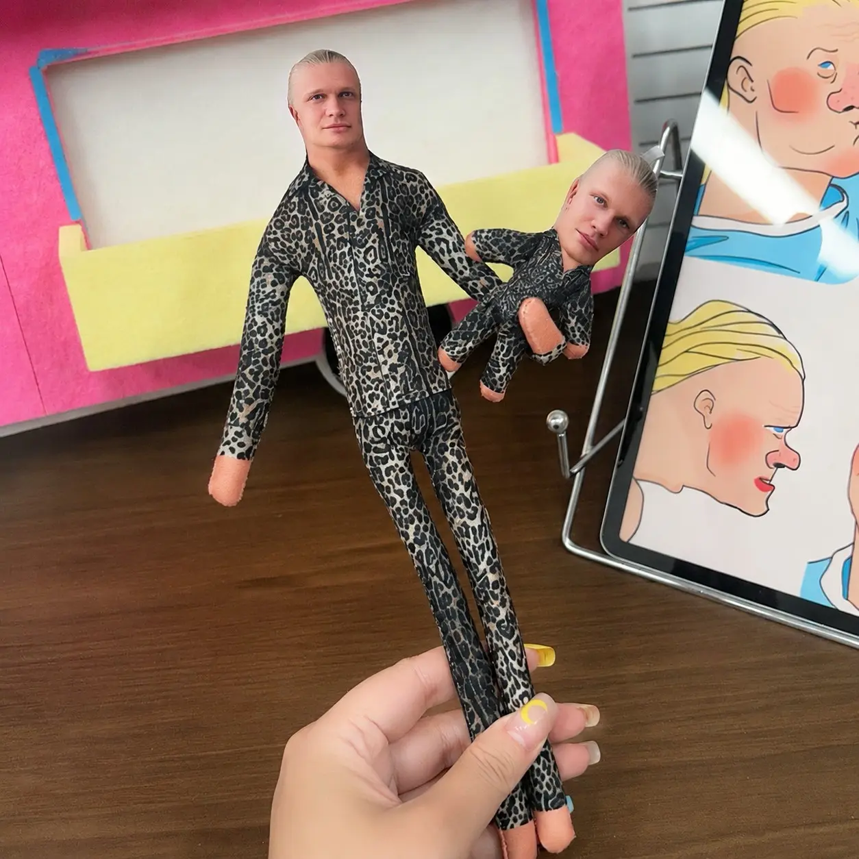Flexible Plush Doll with Bendable Wire Skeleton, Funny Abstract Character Toy, Creative Soft Stuffed Figure, Unique Desk Decor Gift for Adults & Teens