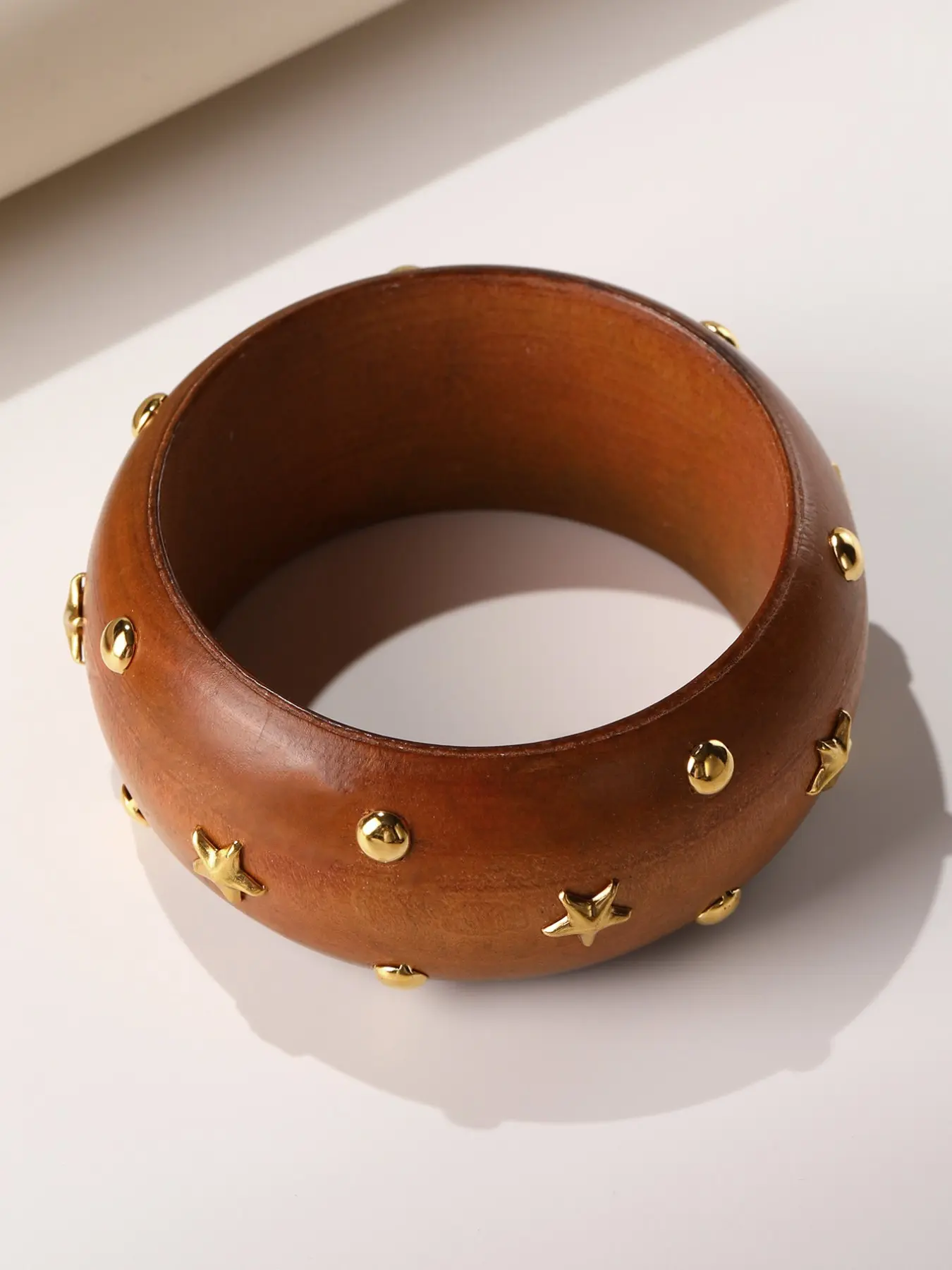 Western Retro Wooden Bangle with Metal Pentagon, Geometric Design for Slimming Arm Look, High Street Fashion Accessory