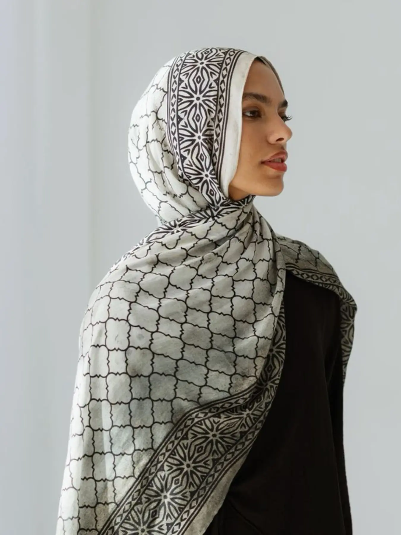Women's Geometric Print Hijab, Lightweight Modest Shawl, Modesty Hijab Wrap, Elegant Islamic Headscarf, Perfect for Daily Wear