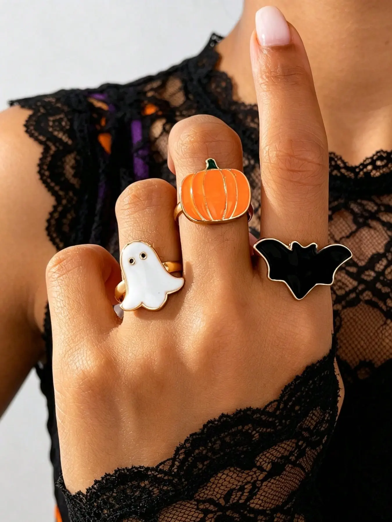 Halloween Pumpkin Ghost Necklace for Women, Gothic Bat Party Accessory, Unique and Fun Design, Perfect for Halloween Celebrations