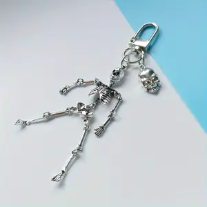 Retro Gothic Dark Twisted Skeleton Keychain Pendant Personalized Skull Backpack Pendant Holiday Fun Gift, Without Battery