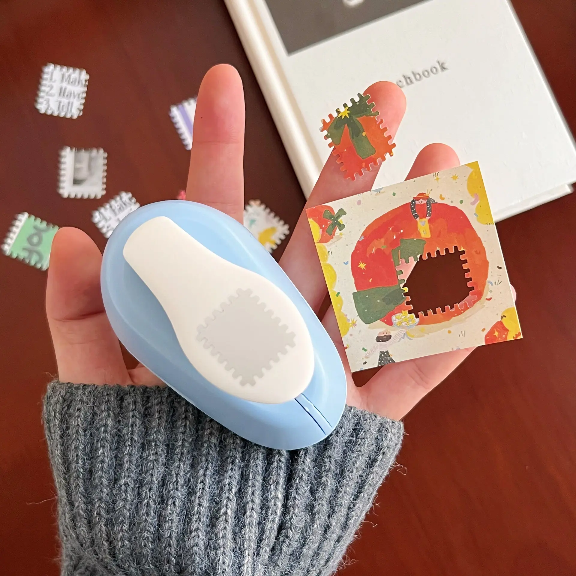 Paper Punch and Embossing Tool, Manual Floral Design Paper Hole Puncher, Durable Plastic for Scrapbooking,Diaries, Card Making, Photos