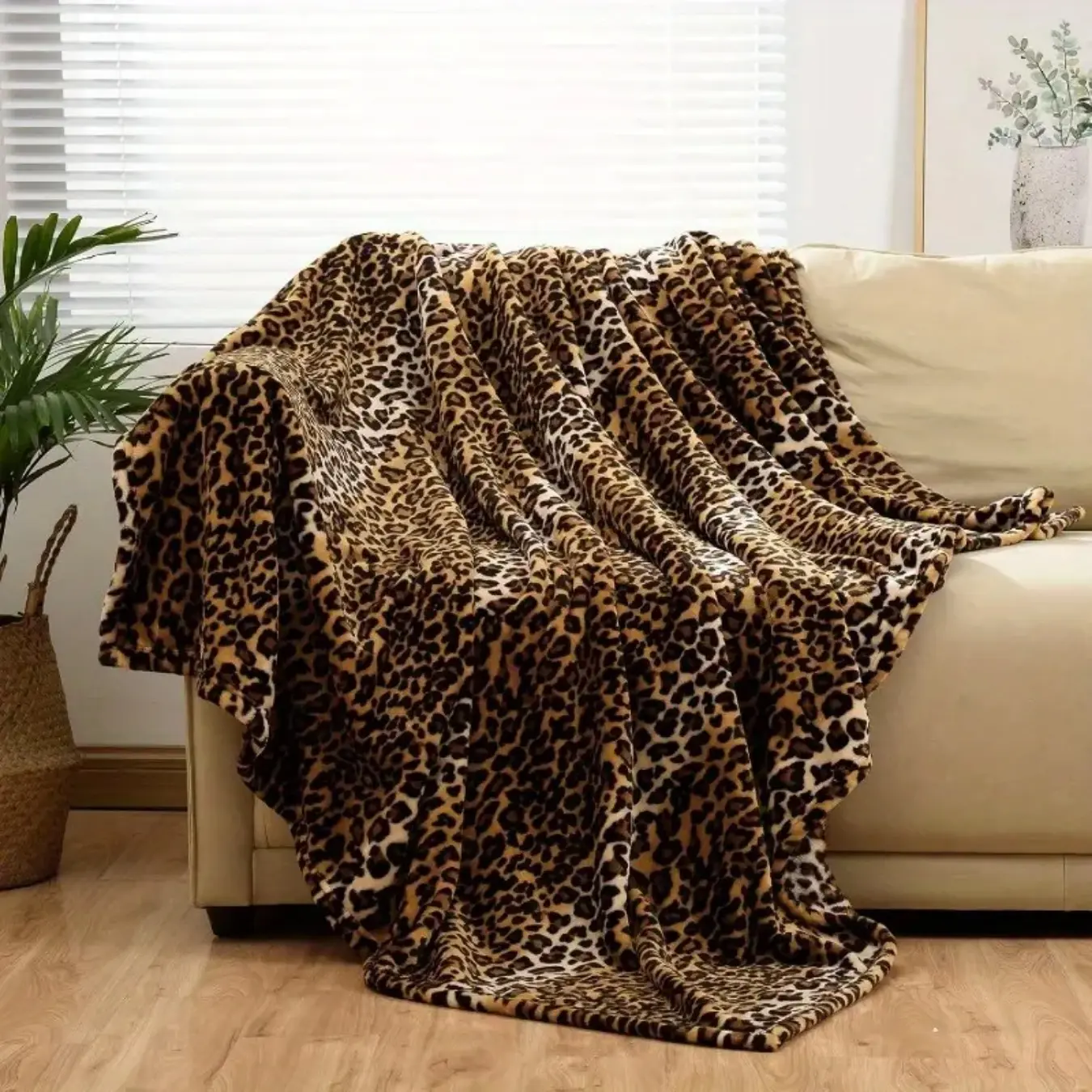 Leopard Print Flannel Blanket, Cheetah Pattern Fleece Throw Blanket, Ultra Soft Double Sided Plush Blanket, Cozy Sofa Bed Travel Blanket, Aesthetic Home Decor Gift