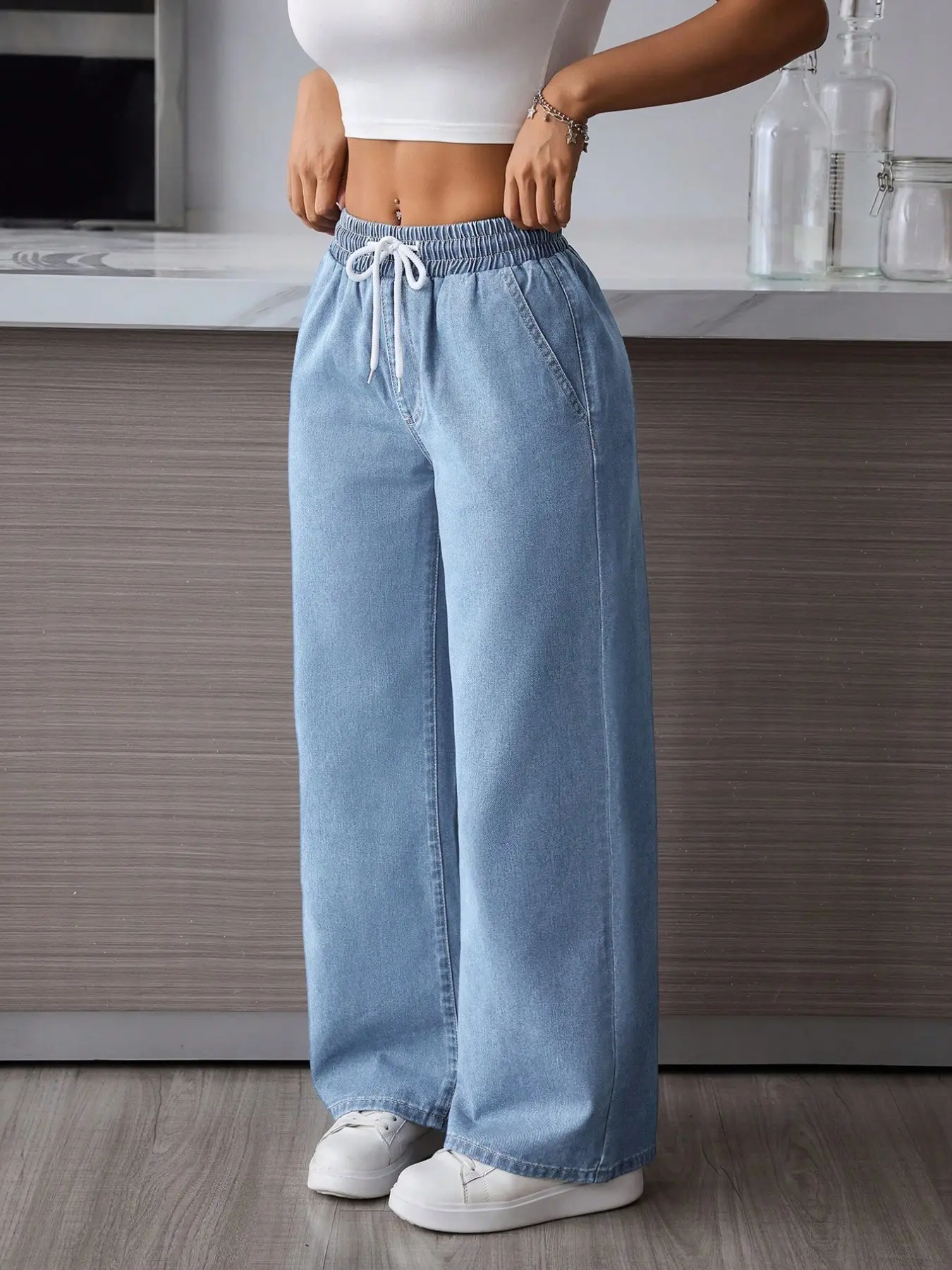 Women's Petite Casual Drawstring Waist Adjustable Straight Leg Washed Denim Jeans, Fashionable Comfort Design, Perfect for Daily Wear, Trendy Style Accent