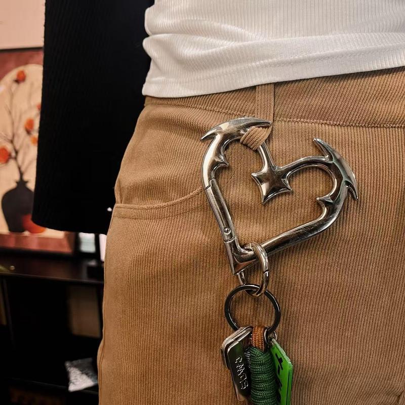 Heartbreaker Gothic Heart Carabiner Keychain – Bold Edgy Design Crafted from Heavy Duty Zinc Alloy Metal, Sturdy & Durable Statement Accessory, Ideal for Organizing Keys, Decorating Bags, Backpacks & Street Style Outfits